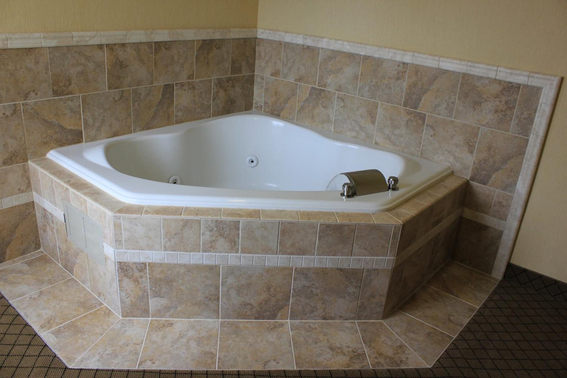 Holiday Inn Express Lewisburg - New Columbia by IHG interior in New Columbia, PA — gallery photo 2