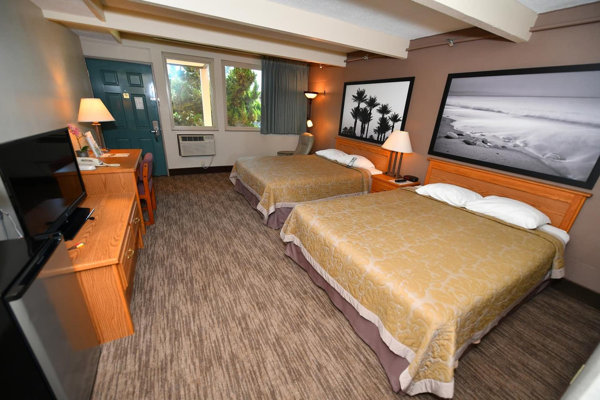 Costa Mesa Inn - Newport Beach Area gallery photo in Costa Mesa, CA — image 11