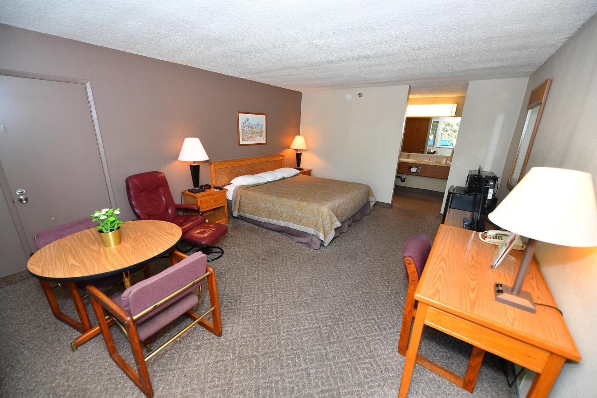 Costa Mesa Inn - Newport Beach Area property views in Costa Mesa, CA — gallery photo 3