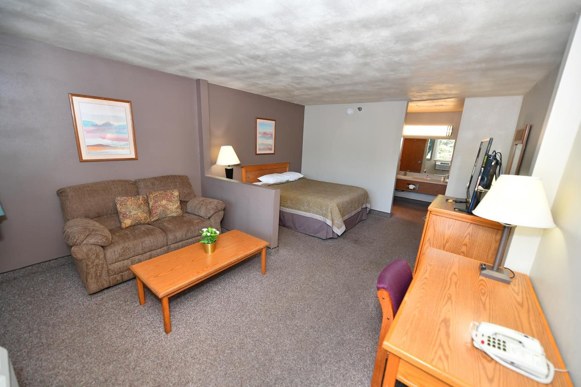 Costa Mesa Inn - Newport Beach Area gallery photo in Costa Mesa, CA — image 22
