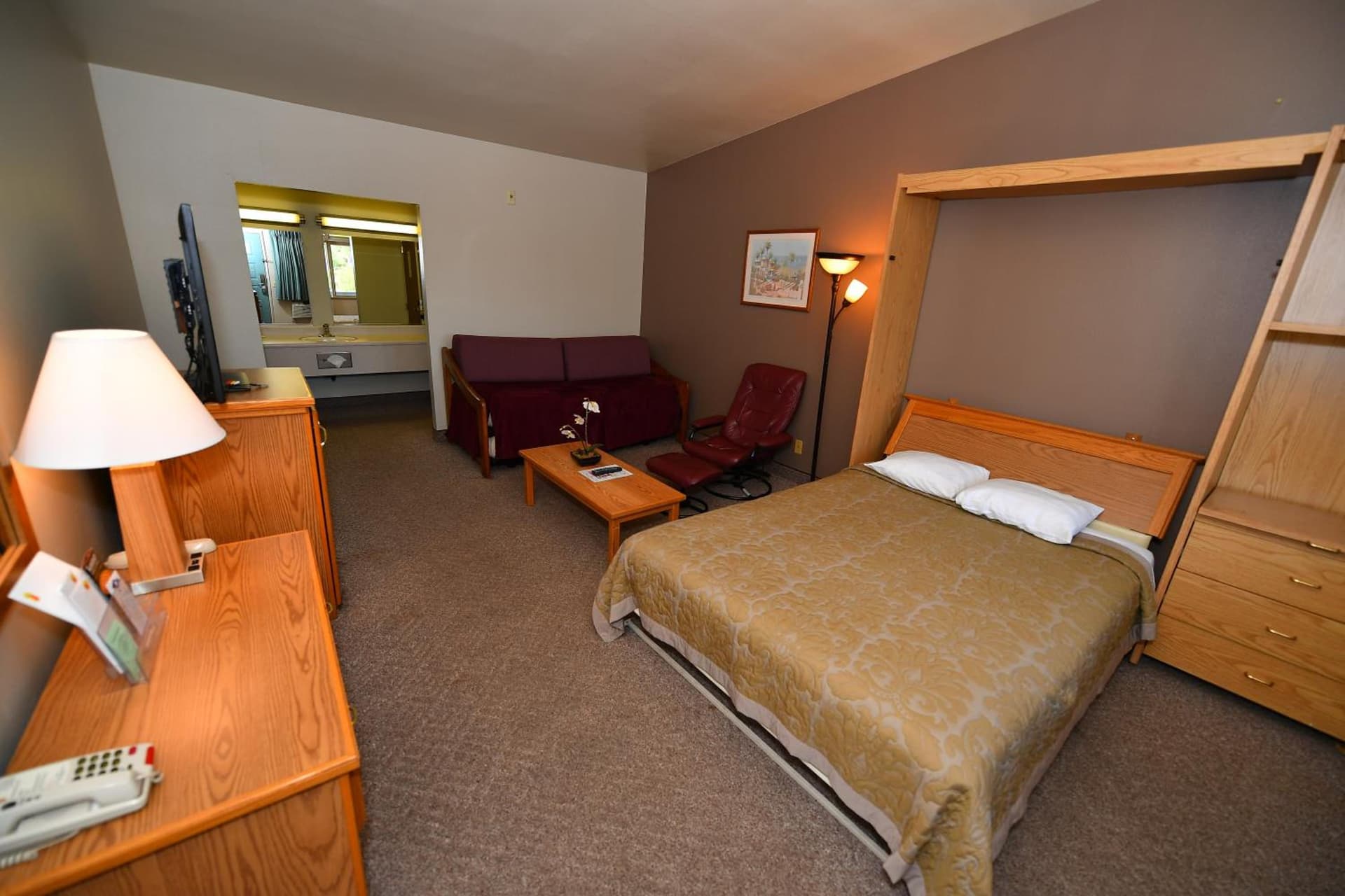 Costa Mesa Inn - Newport Beach Area gallery photo in Costa Mesa, CA — image 6