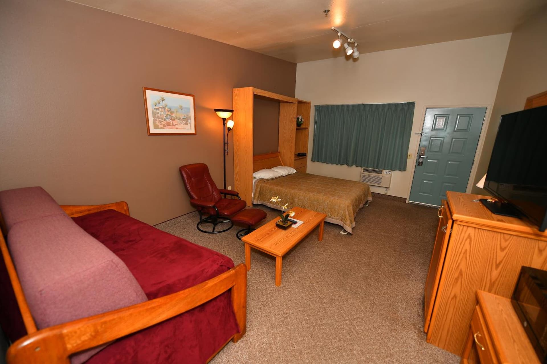 Costa Mesa Inn - Newport Beach Area gallery photo in Costa Mesa, CA — image 17