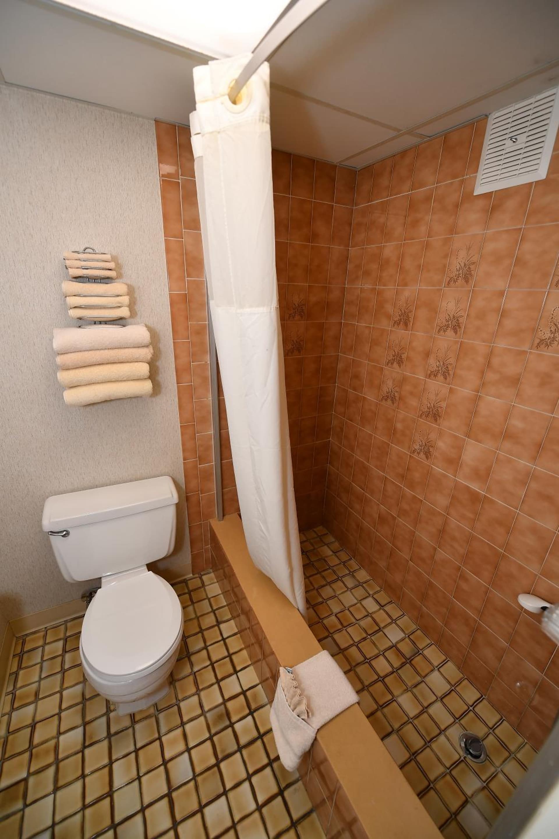 Costa Mesa Inn - Newport Beach Area gallery photo in Costa Mesa, CA — image 29