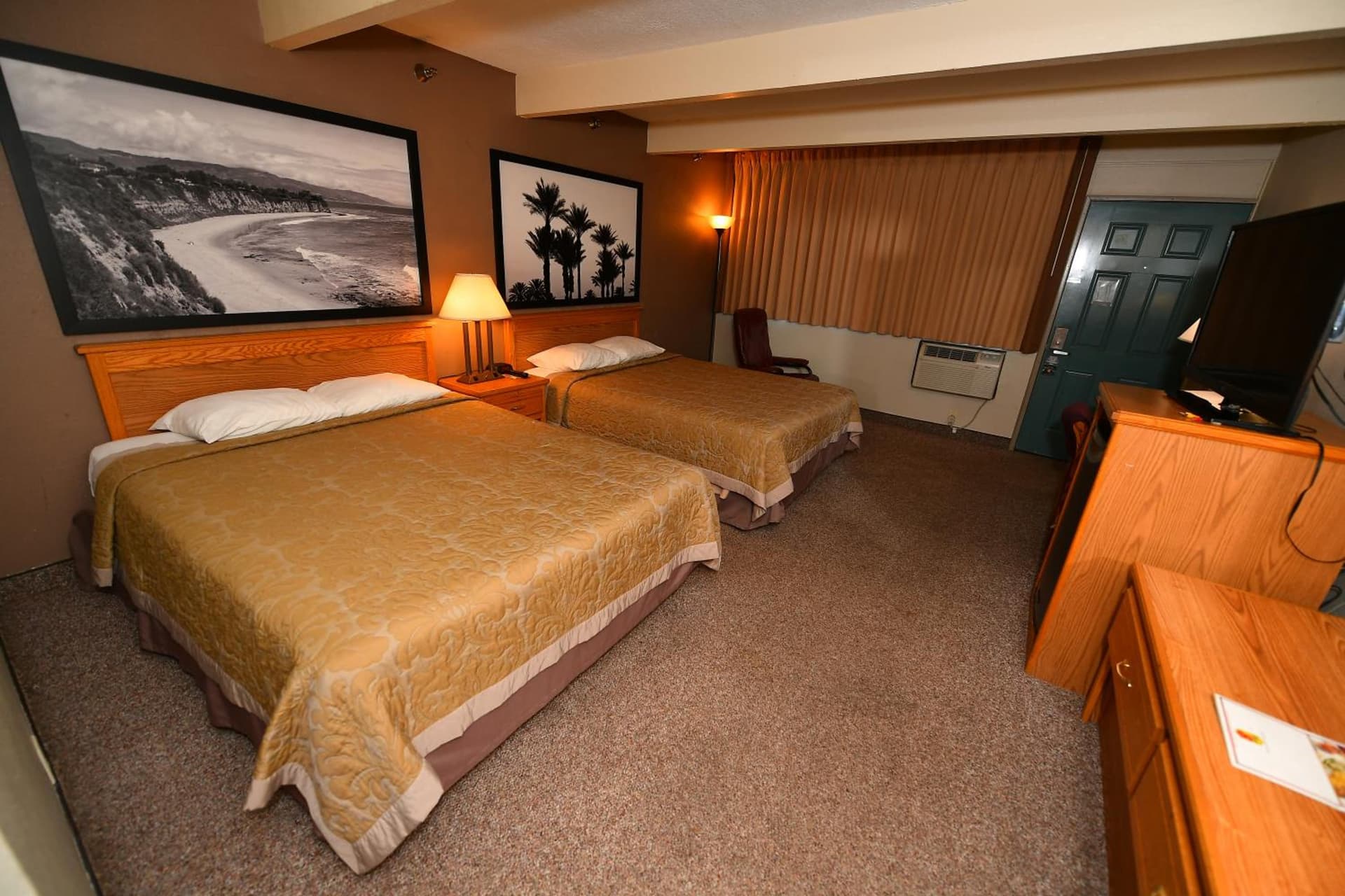 Costa Mesa Inn - Newport Beach Area gallery photo in Costa Mesa, CA — image 20