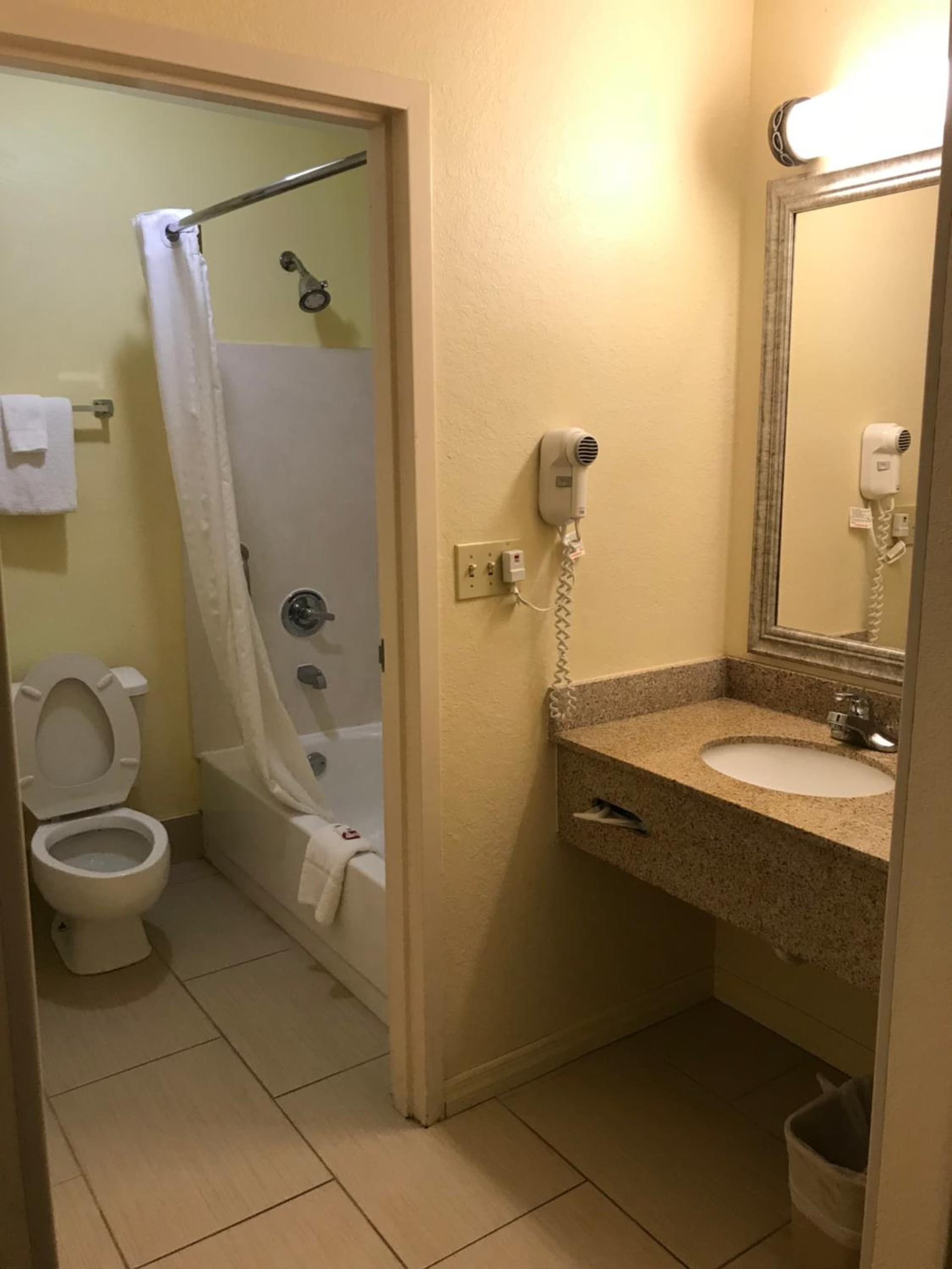 Baymont By Wyndham Gainesville I-75 gallery photo in Gainesville, FL — image 24