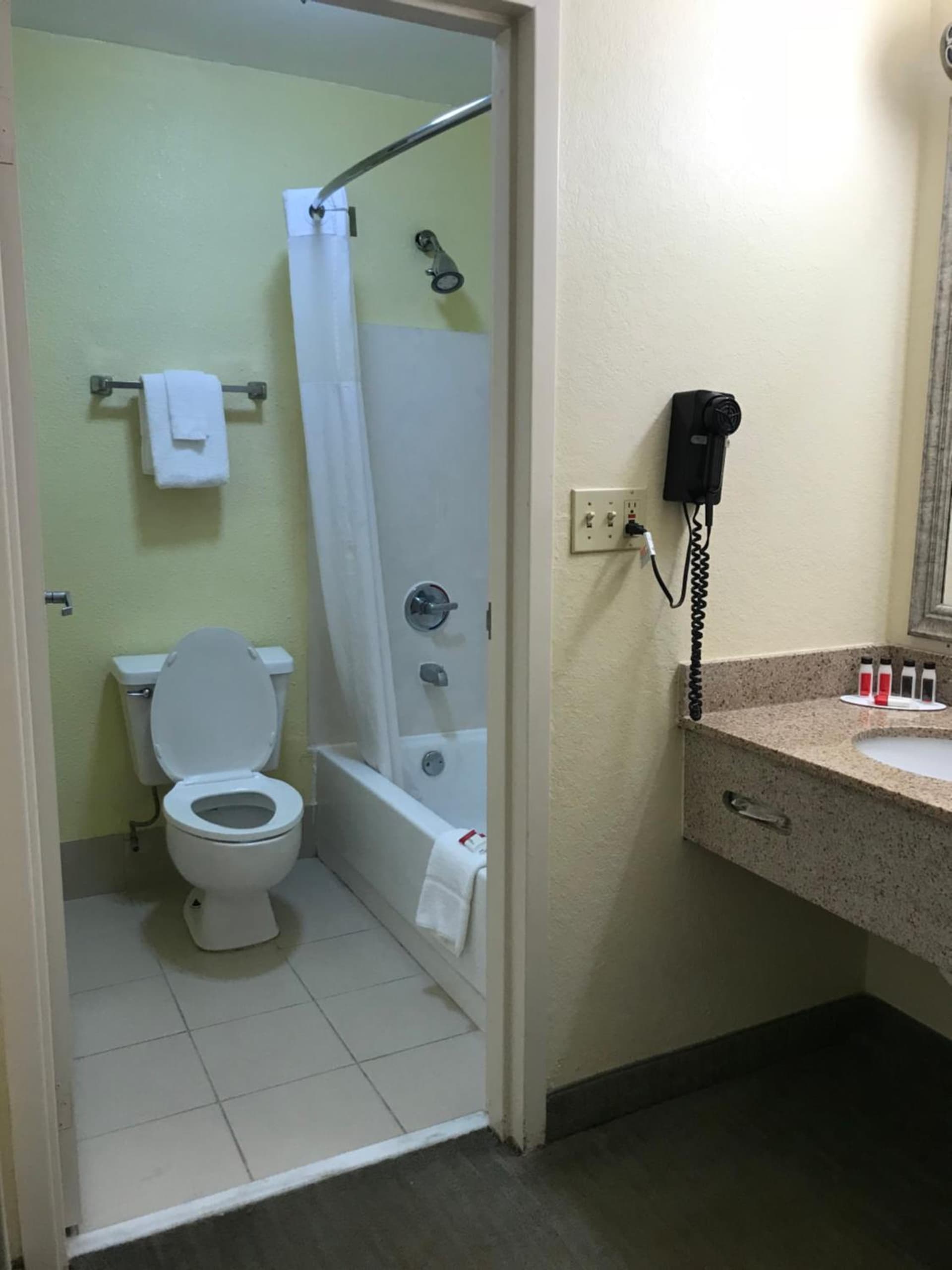Baymont By Wyndham Gainesville I-75 gallery photo in Gainesville, FL — image 33