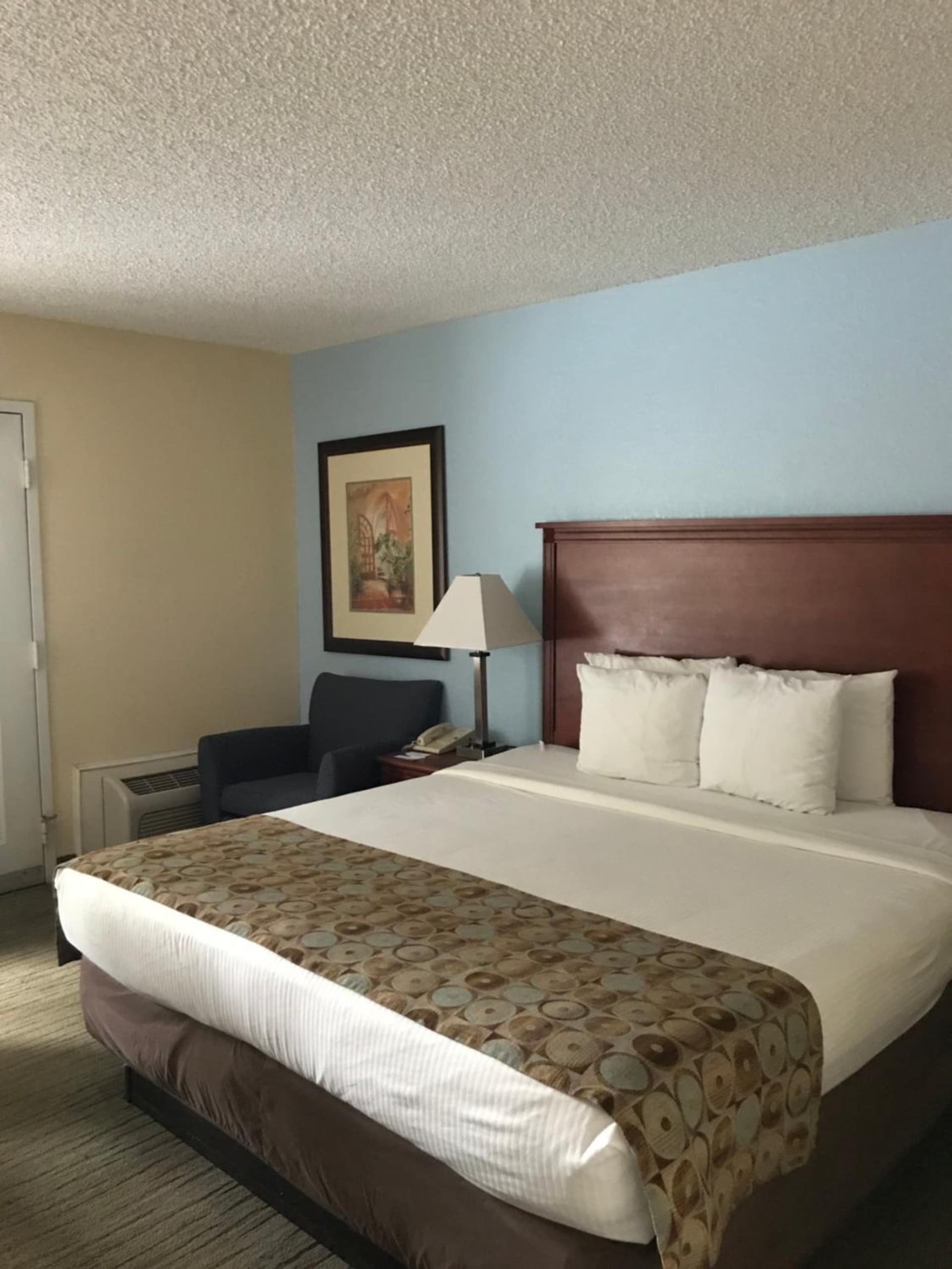 Baymont By Wyndham Gainesville I-75 interior in Gainesville, FL — gallery photo 2