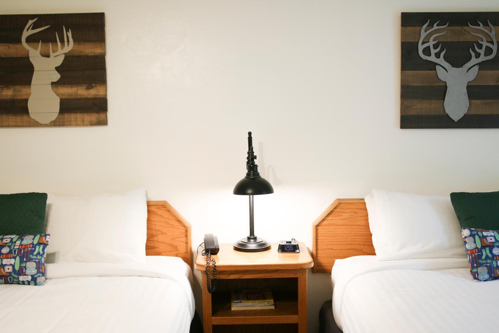 Buckeye Tree Lodge gallery photo in Three Rivers, CA — image 49