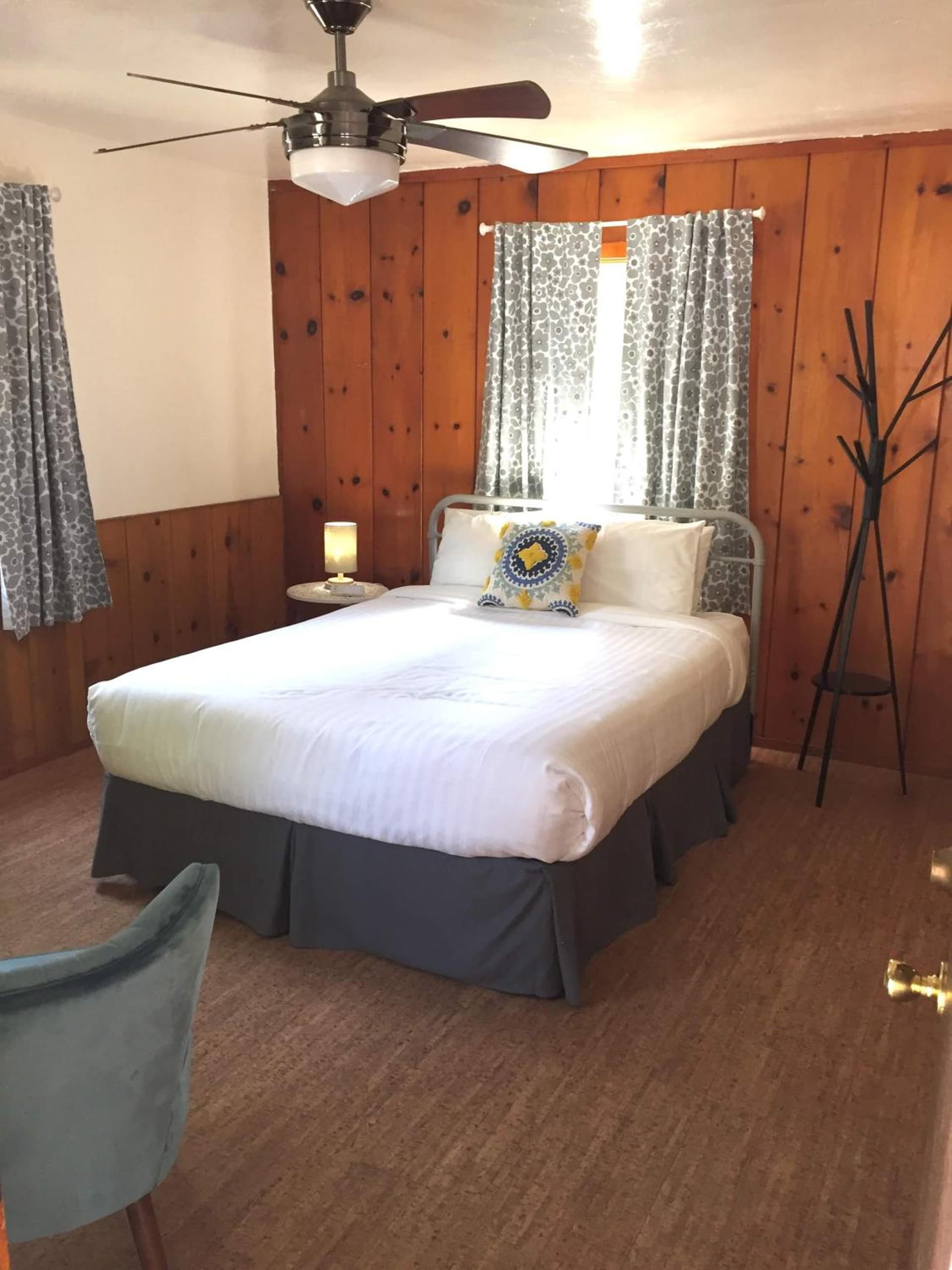Buckeye Tree Lodge gallery photo in Three Rivers, CA — image 19