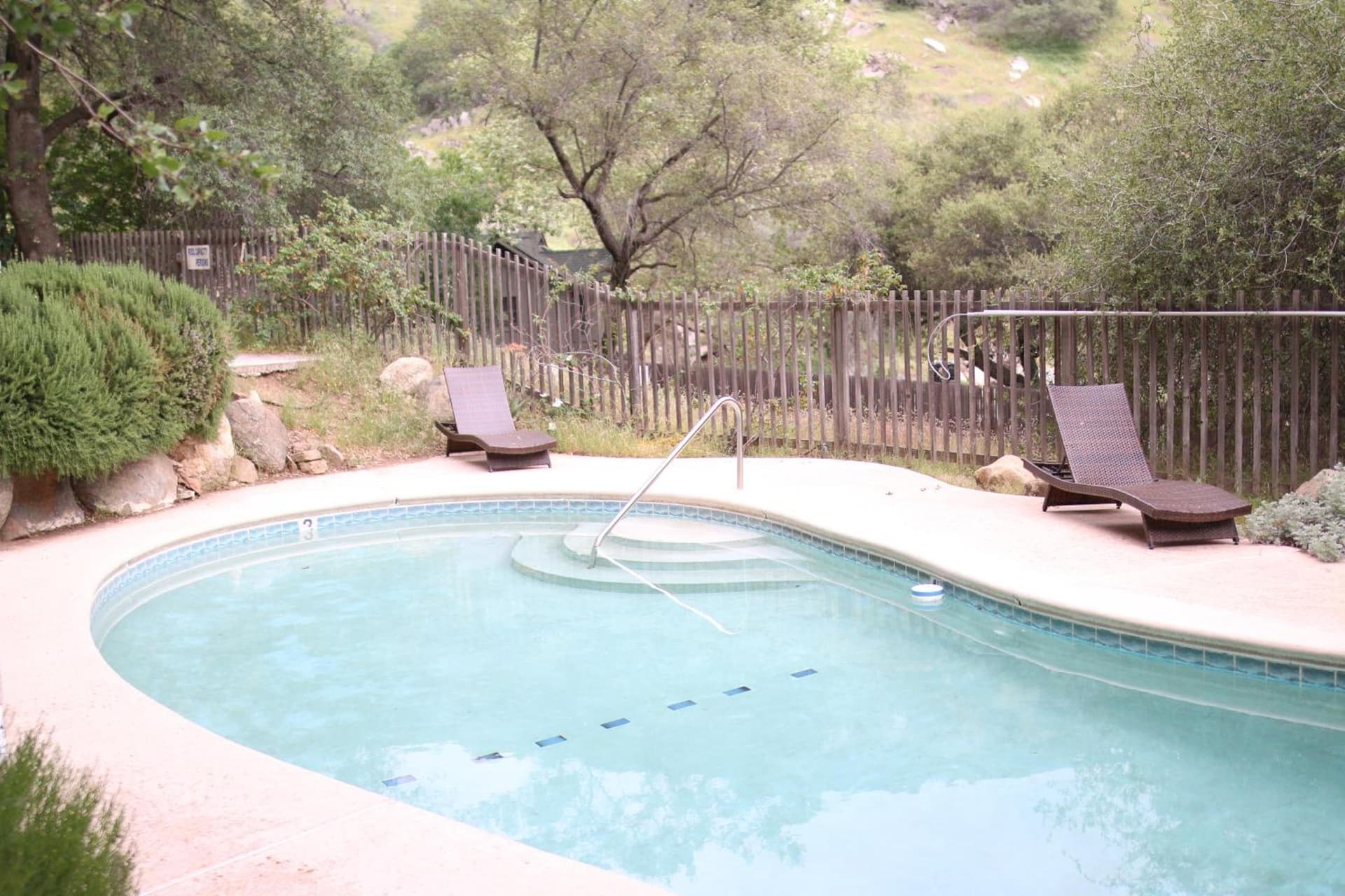 Buckeye Tree Lodge gallery photo in Three Rivers, CA — image 28