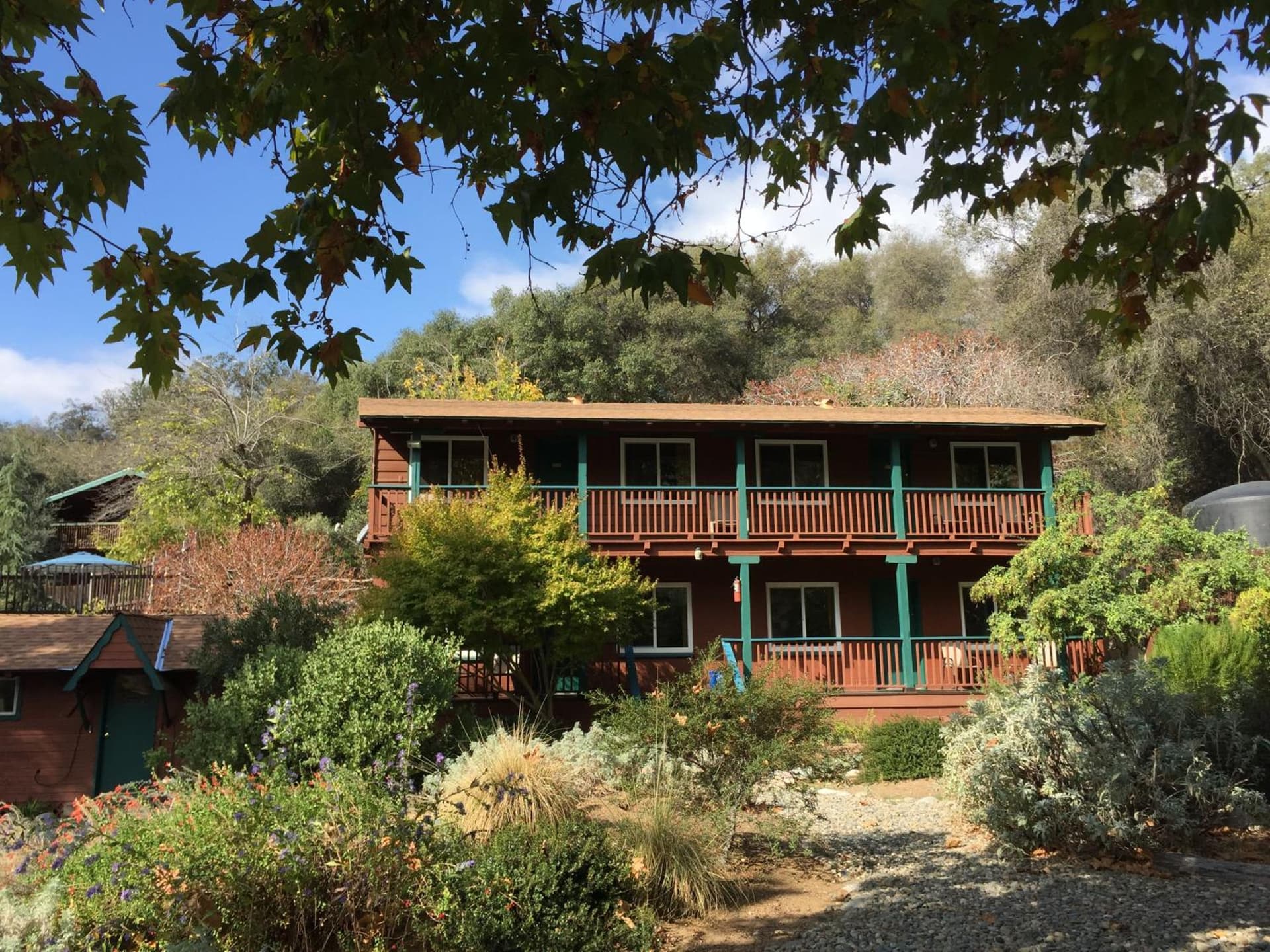 Buckeye Tree Lodge property views in Three Rivers, CA — gallery photo 3