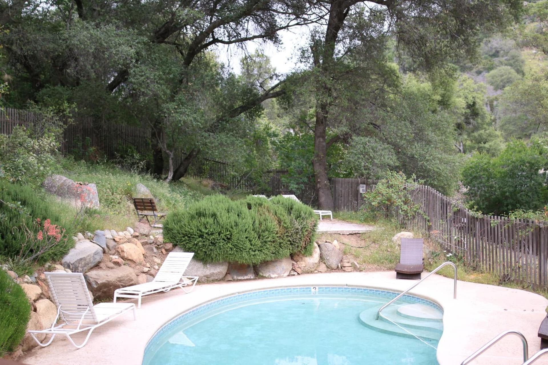 Buckeye Tree Lodge gallery photo in Three Rivers, CA — image 39