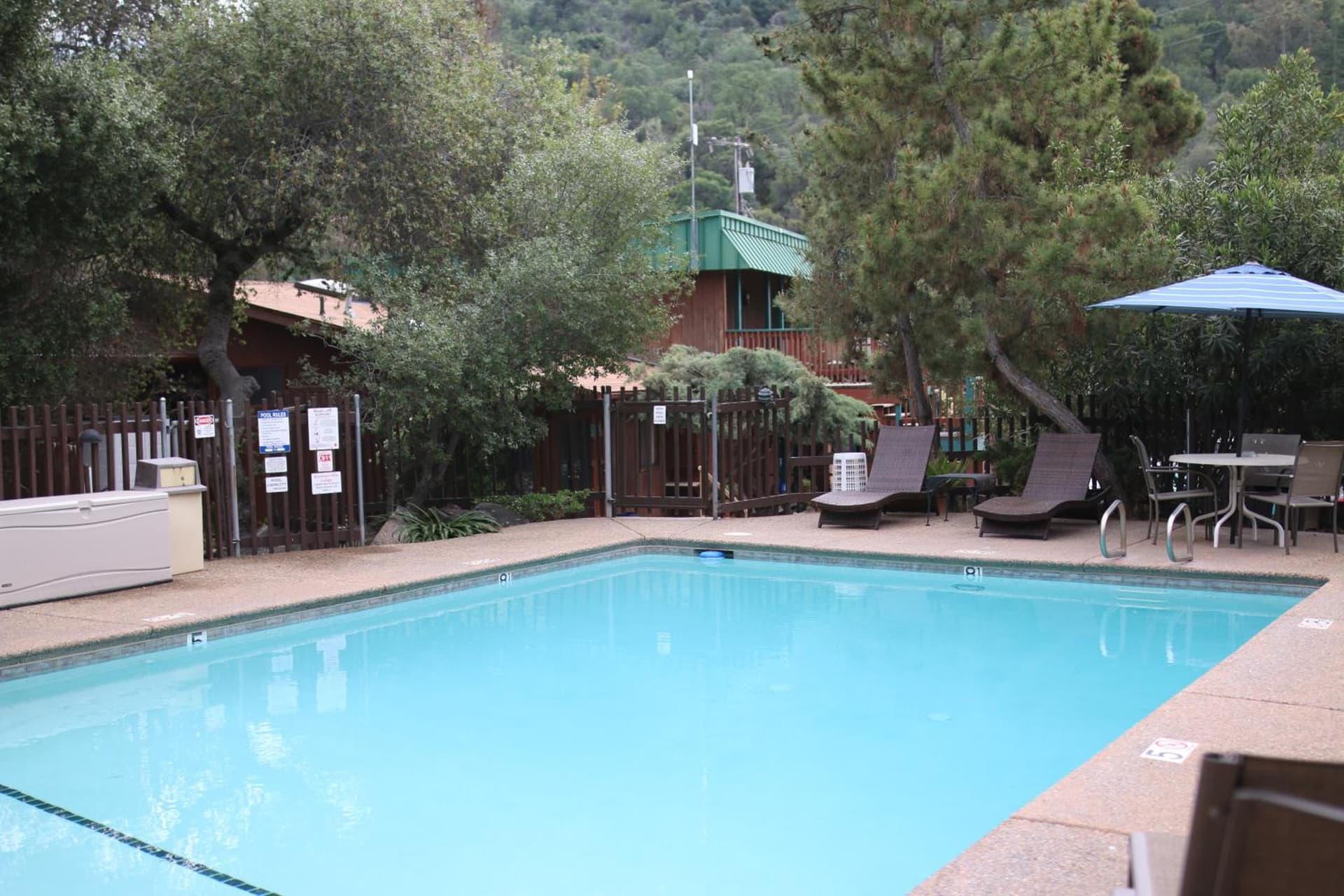 Buckeye Tree Lodge gallery photo in Three Rivers, CA — image 44