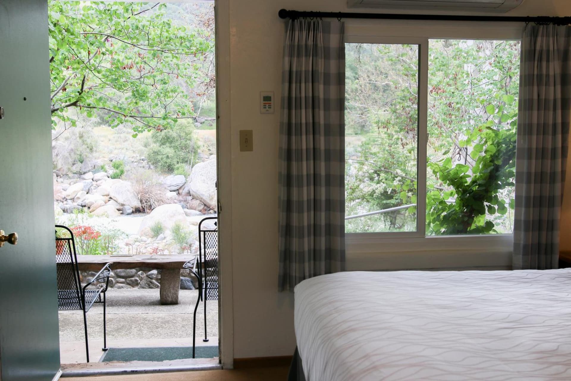 Buckeye Tree Lodge gallery photo in Three Rivers, CA — image 34