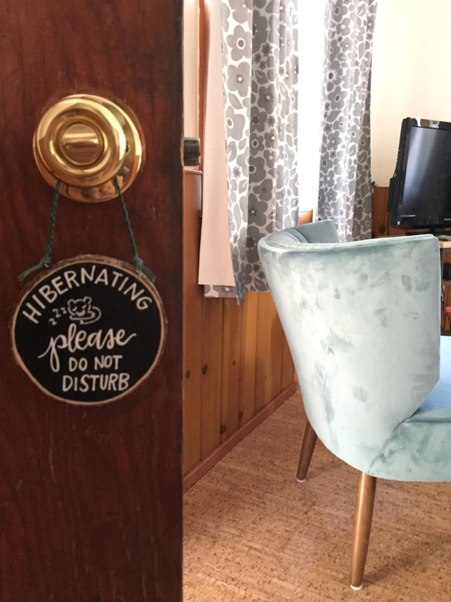 Buckeye Tree Lodge interior in Three Rivers, CA — gallery photo 2