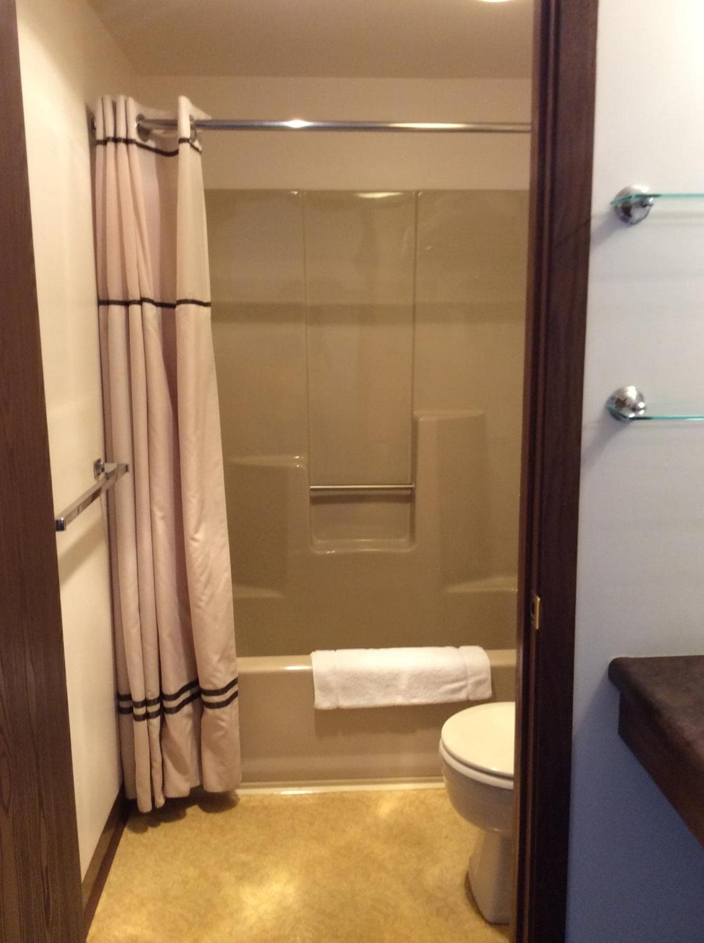 Scenic Shore Inn interior in Algoma, WI — gallery photo 2