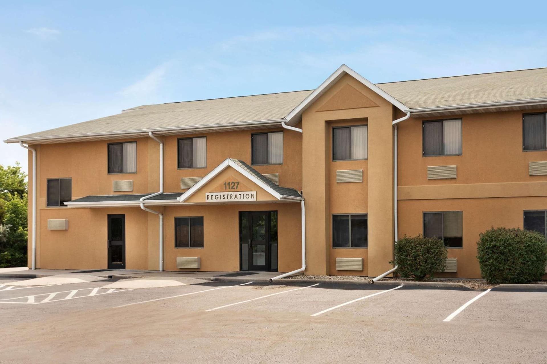 Travelodge by Wyndham Marysville interior in Marysville, KS — gallery photo 2