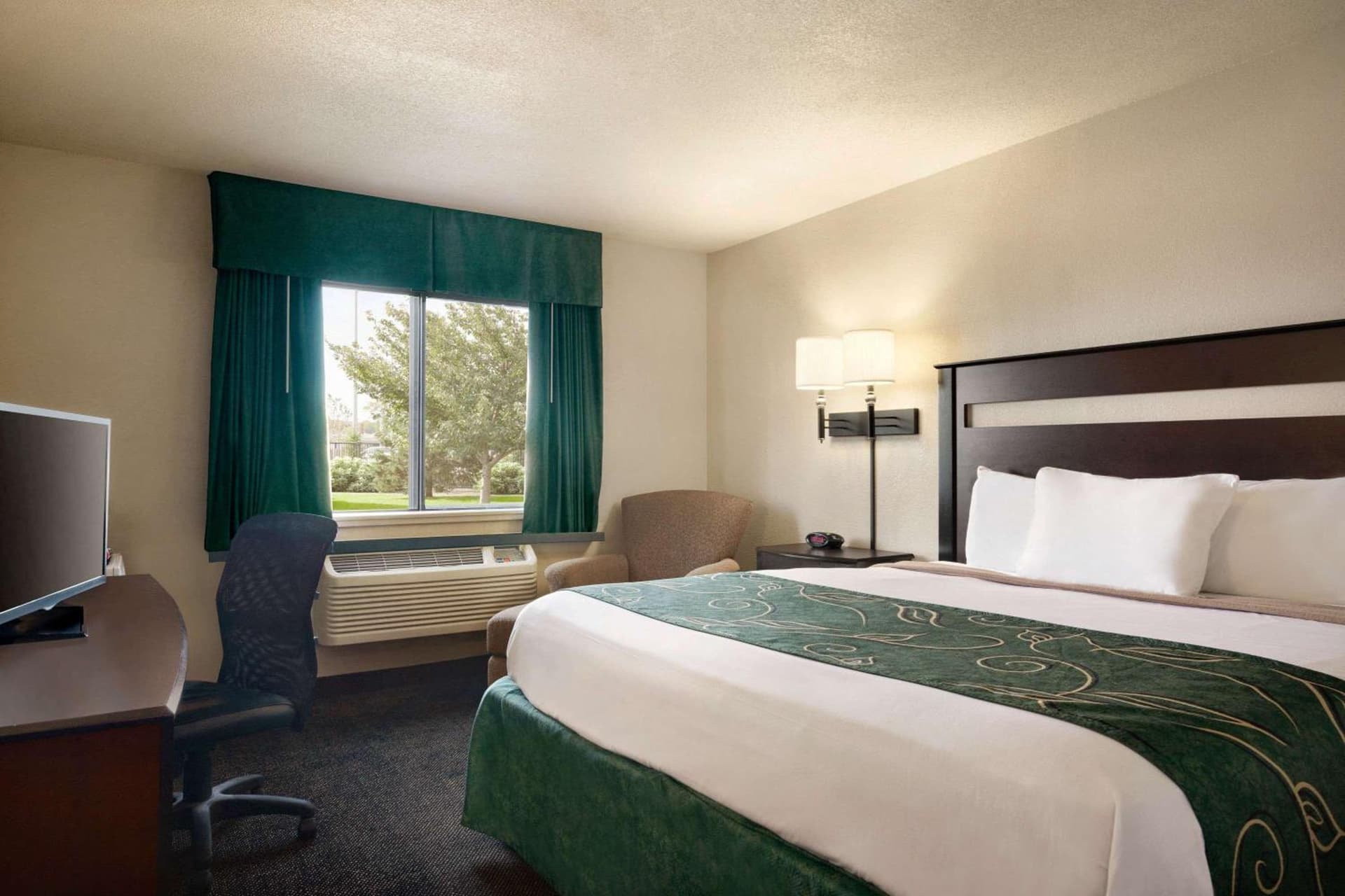 Travelodge by Wyndham Jefferson City interior in Jefferson City, MO — gallery photo 2
