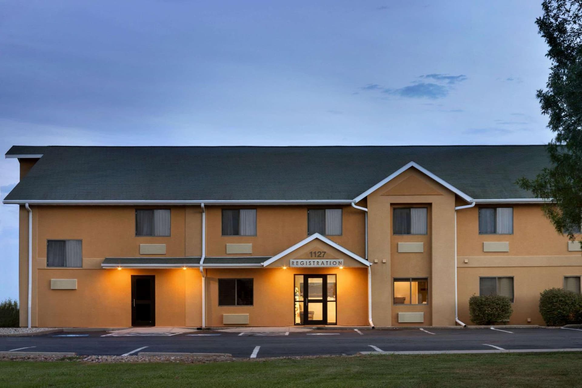 Travelodge by Wyndham Marysville featured exterior or lobby in Marysville, KS — similar hotel