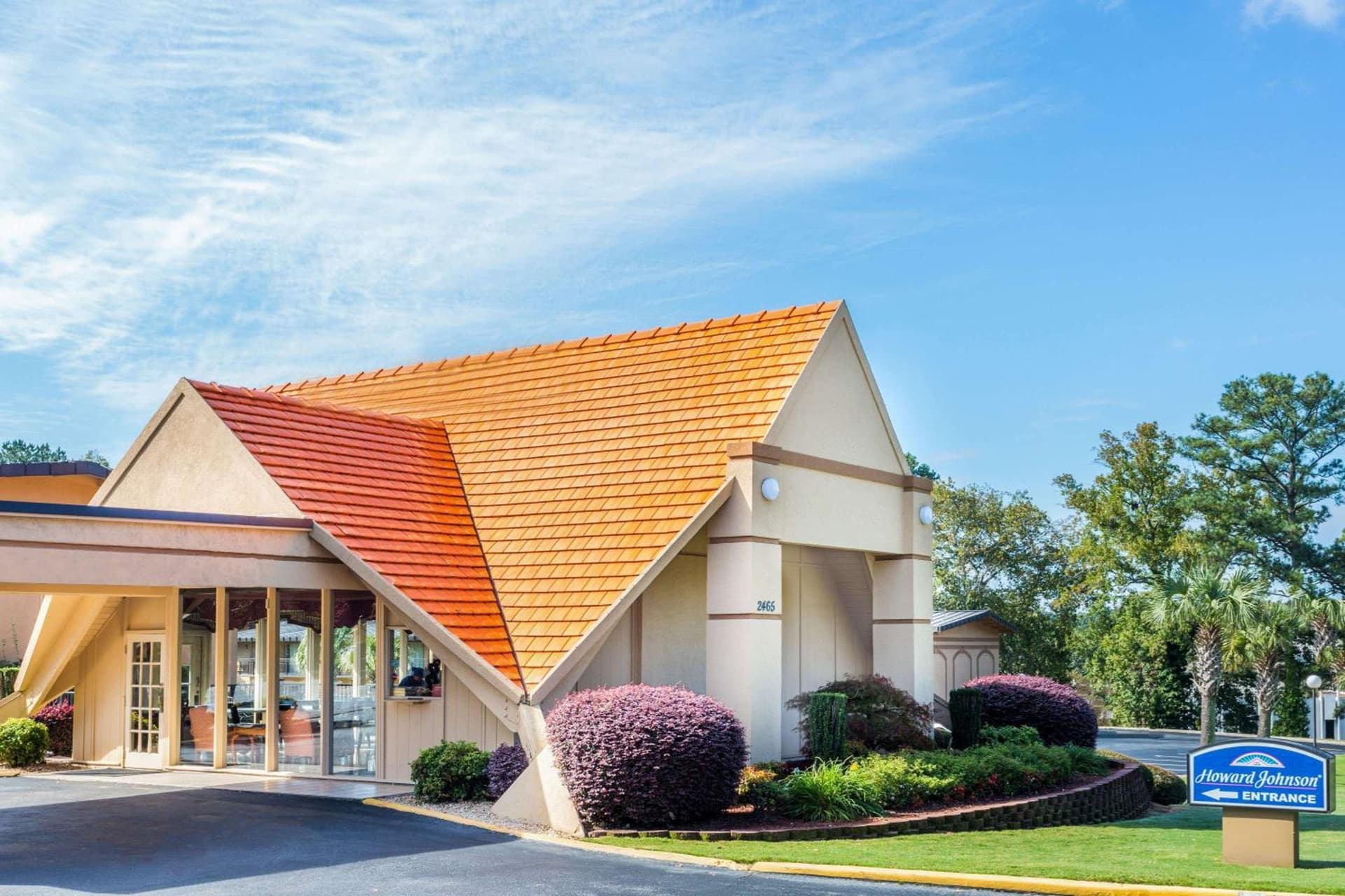 Howard Johnson by Wyndham Athens interior in Athens, GA — gallery photo 2