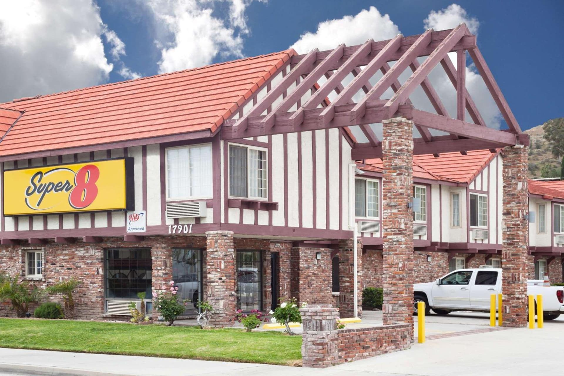 Super 8 by Wyndham Santa Clarita/Valencia exterior or lobby in Santa Clarita, CA — main listing photo