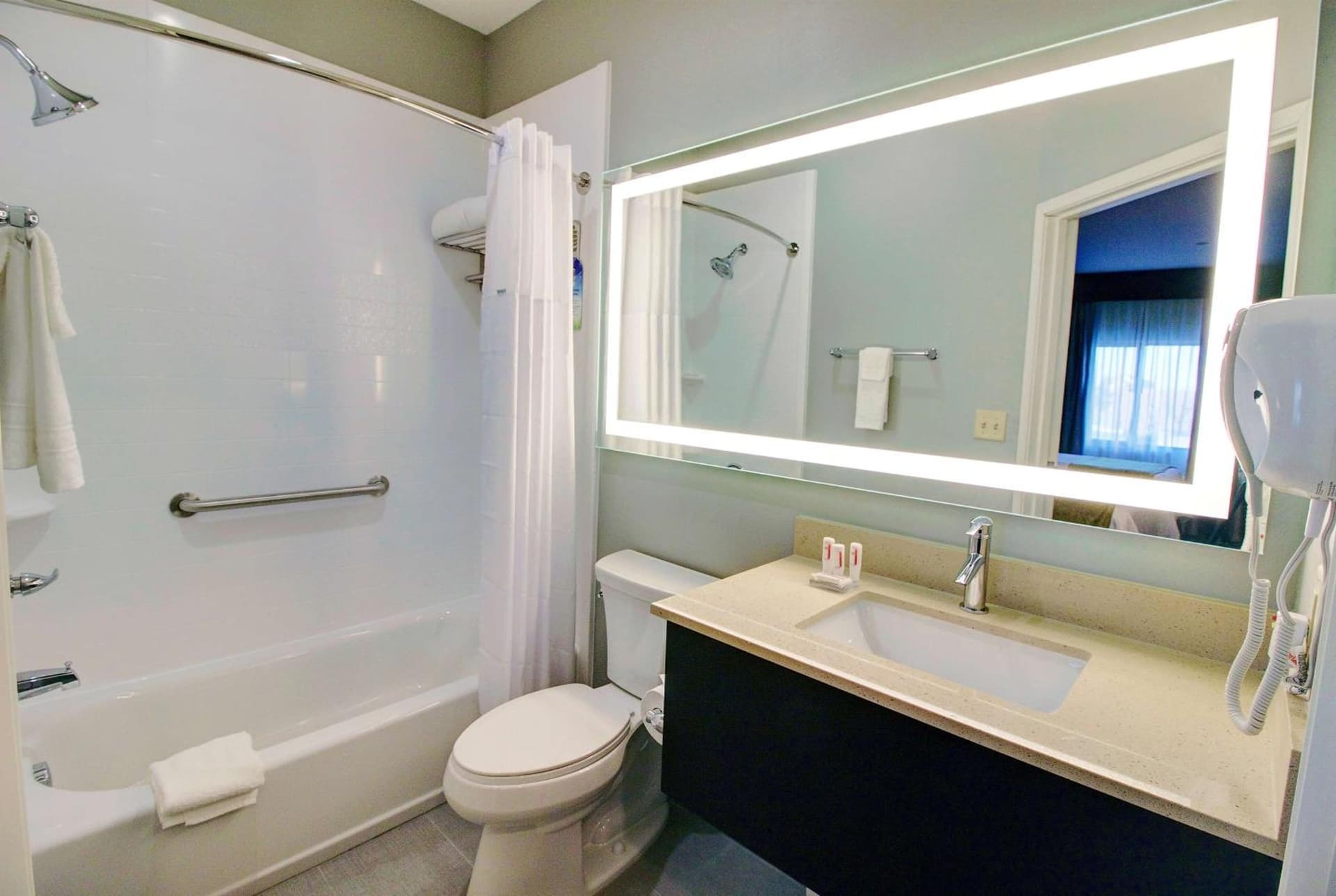 Days Inn & Suites by Wyndham Port Arthur gallery photo in Port Arthur, TX — image 18
