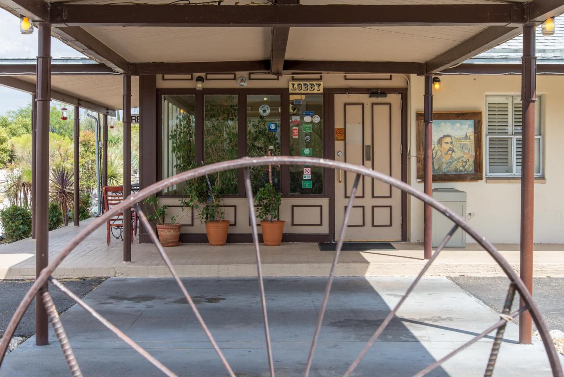 Tombstone Lookout Lodge, SureStay Collection by Best Western interior in Tombstone, AZ — gallery photo 2