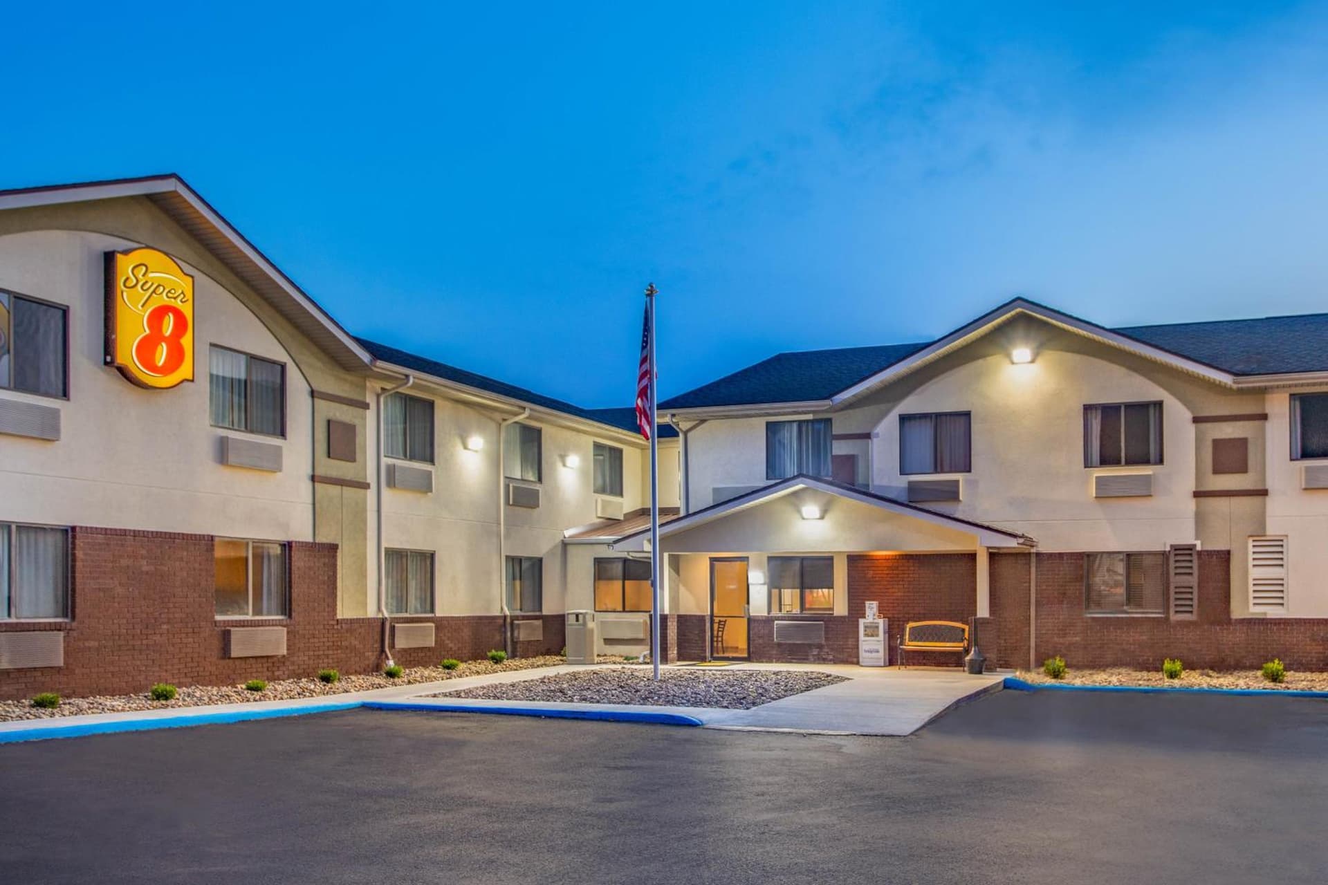 Super 8 by Wyndham Weston WV interior in Weston, WV — gallery photo 2