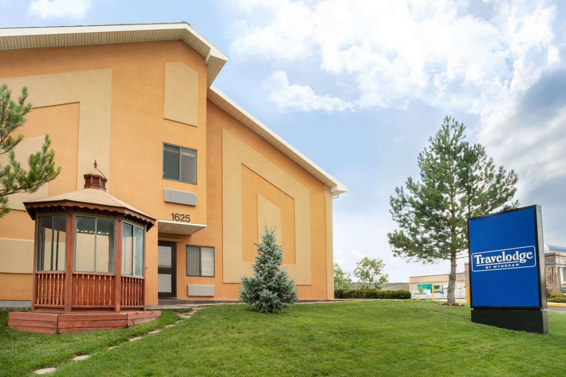 Travelodge by Wyndham Cheyenne interior in Cheyenne, WY — gallery photo 2