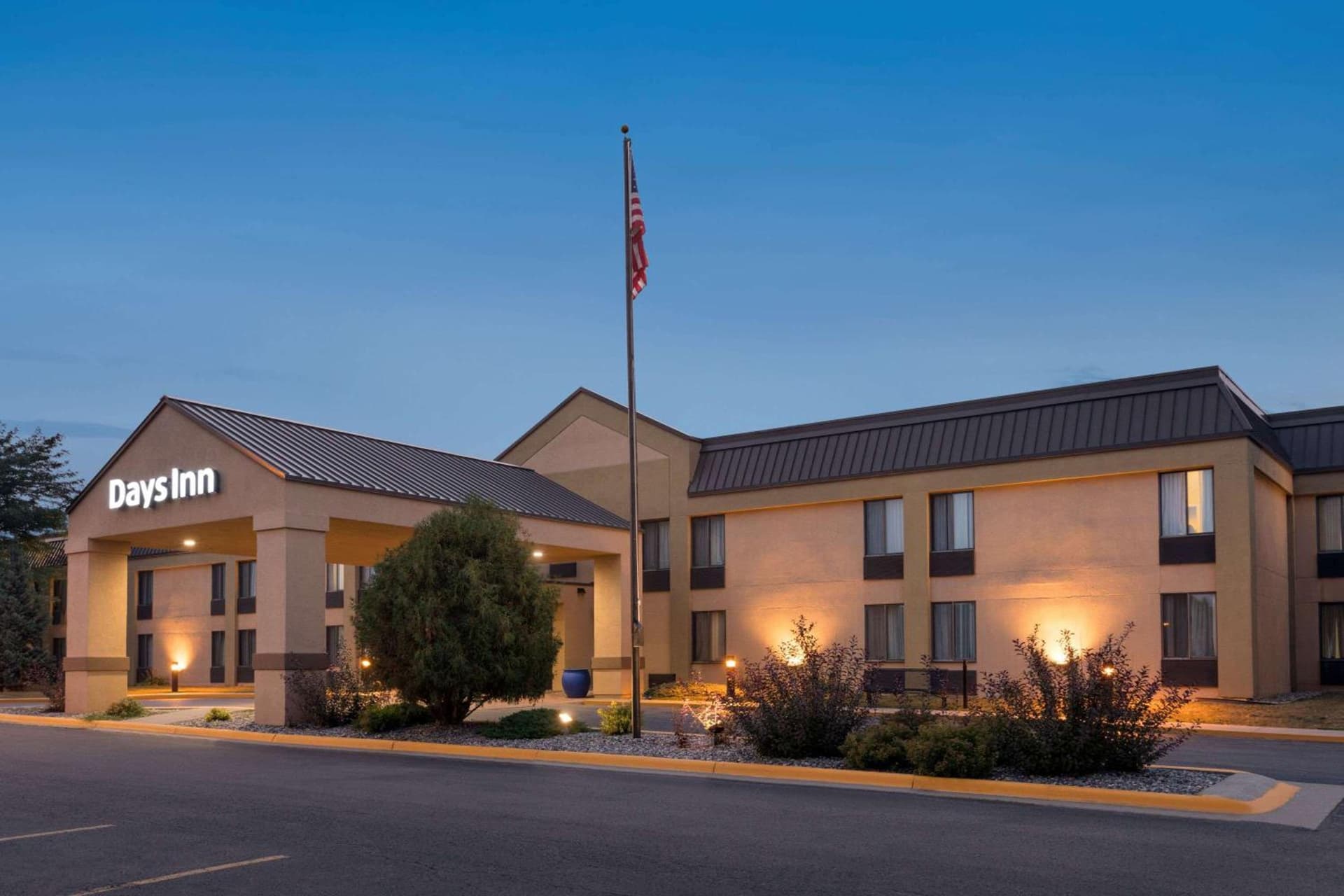 Days Inn by Wyndham Fargo - West Acres interior in Fargo, ND — gallery photo 2