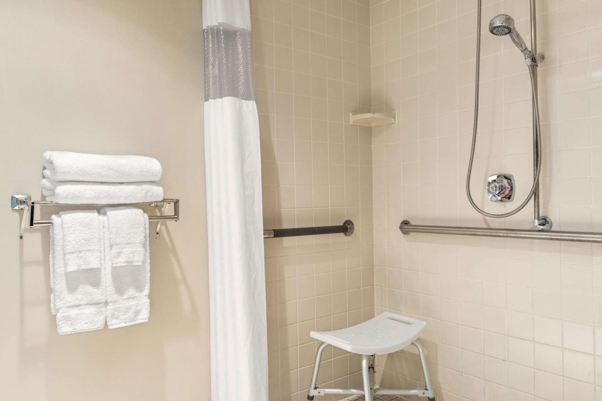 Days Inn by Wyndham Fargo - West Acres gallery photo in Fargo, ND — image 10