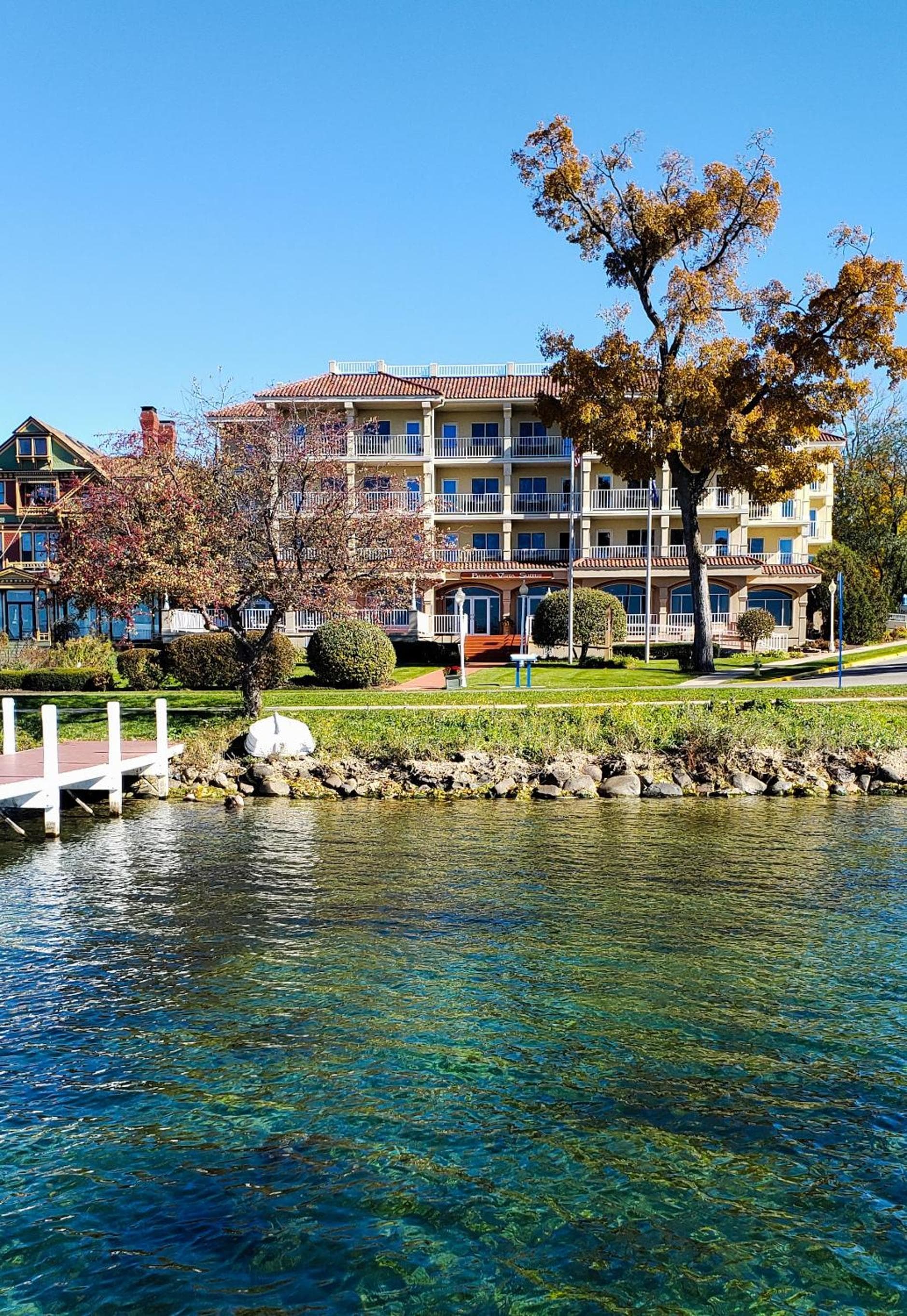 Bella Vista Suites Lake Geneva featured exterior or lobby in Lake Geneva, WI — similar hotel