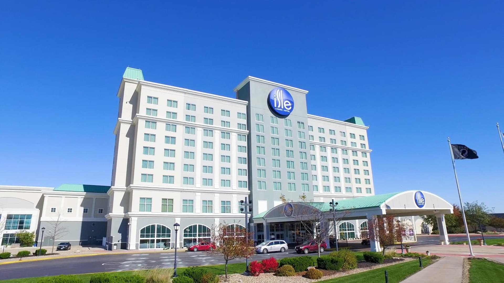 Isle Casino Hotel Waterloo, A Caesars Destination featured exterior or lobby in Waterloo, IA — similar hotel