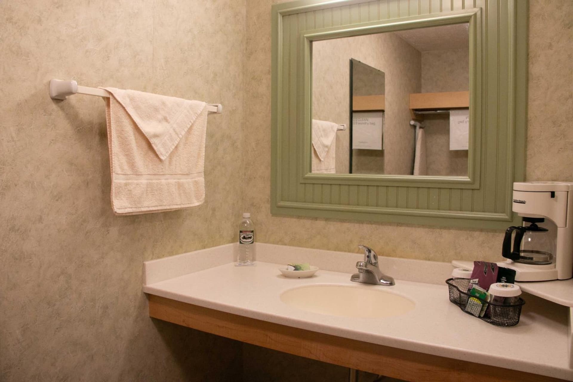 Essenhaus Inn & Conf. Center gallery photo in Middlebury, IN — image 58