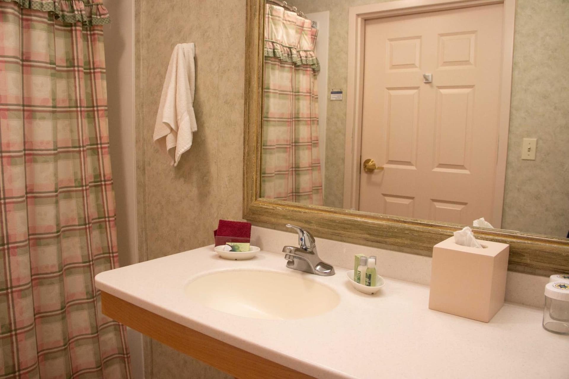 Essenhaus Inn & Conf. Center gallery photo in Middlebury, IN — image 23