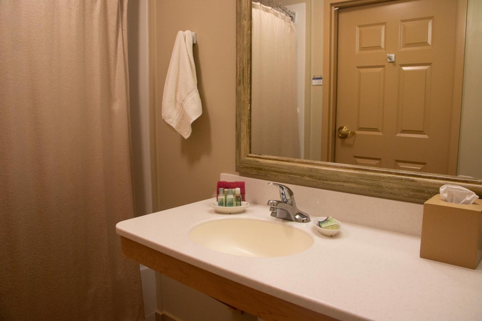 Essenhaus Inn & Conf. Center gallery photo in Middlebury, IN — image 63