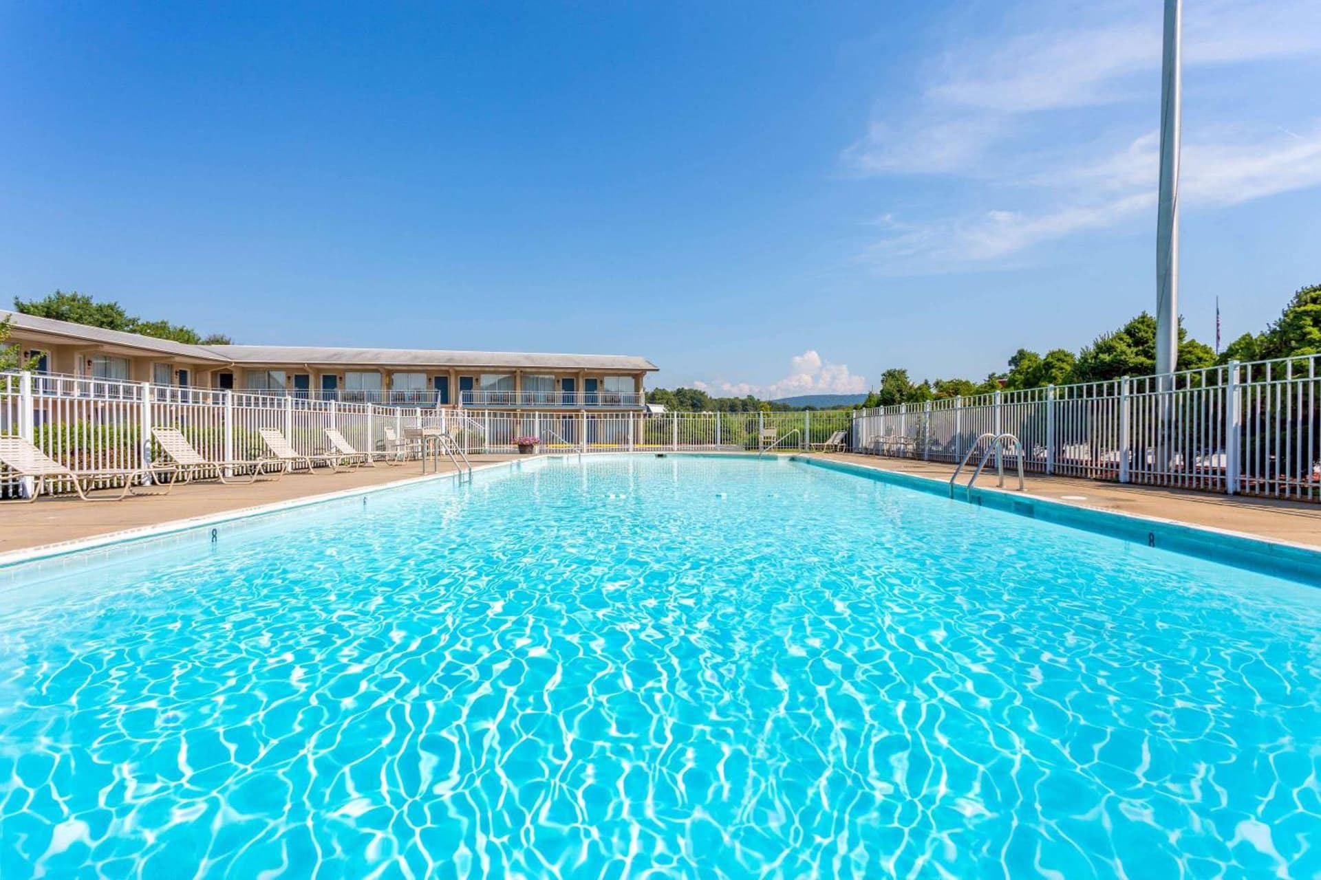 Days Inn by Wyndham Breezewood property views in Breezewood, PA — gallery photo 3
