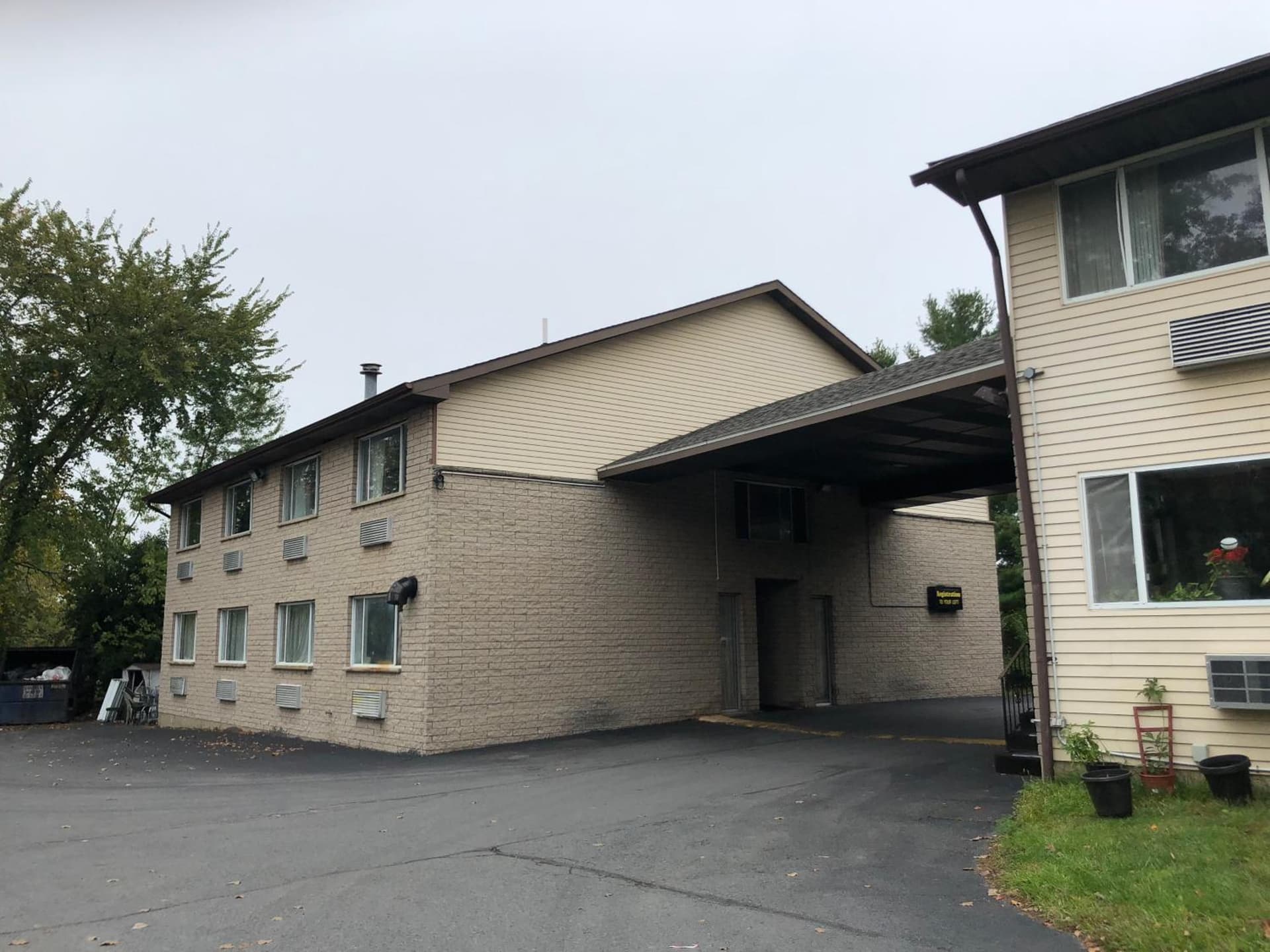 Latham Inn interior in Latham, NY — gallery photo 2