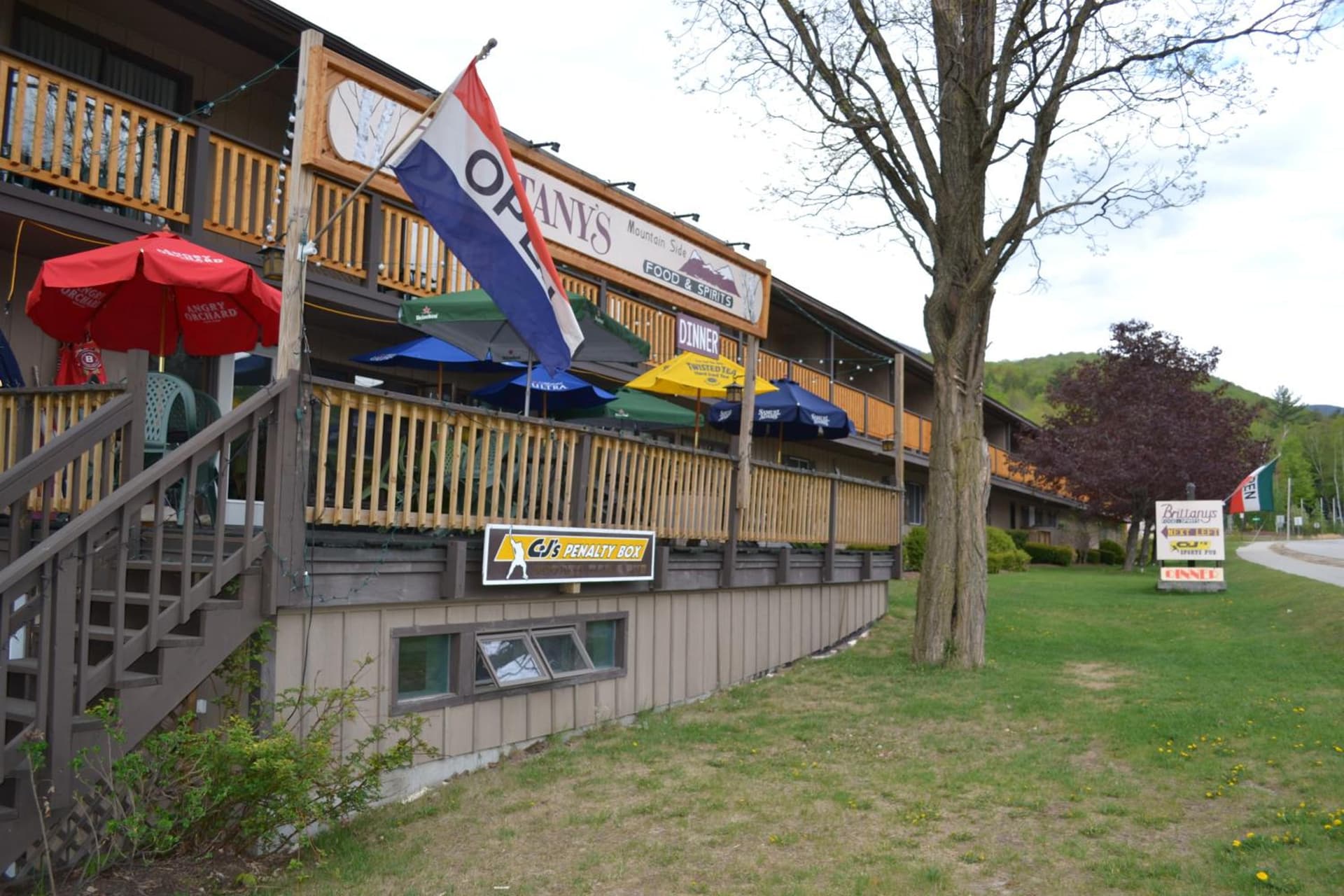 Kancamagus Lodge interior in Lincoln — gallery photo 2