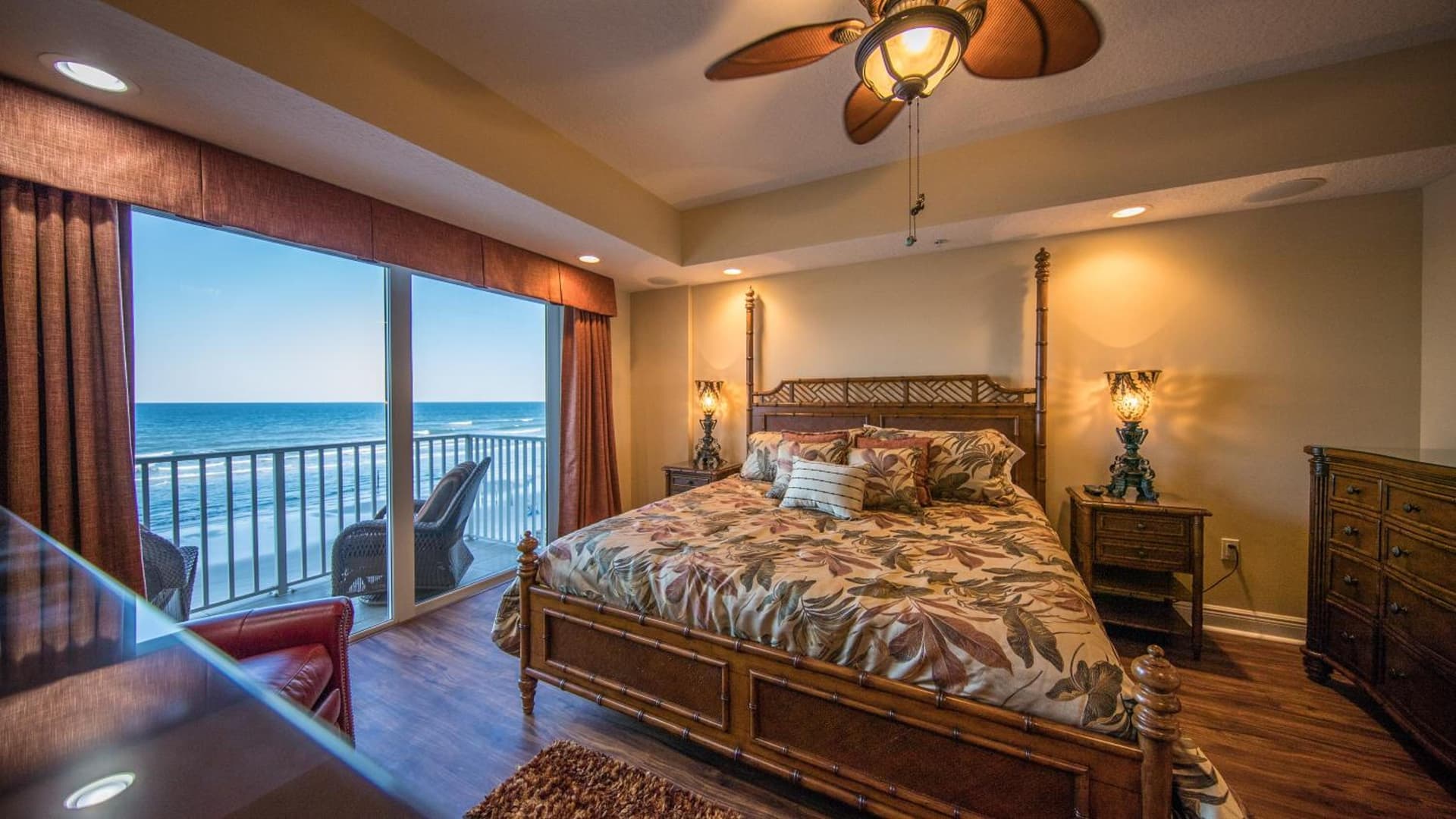 Family Friendly - Direct Oceanfront Sanibel 303 interior in Daytona Beach Shores, FL — gallery photo 2