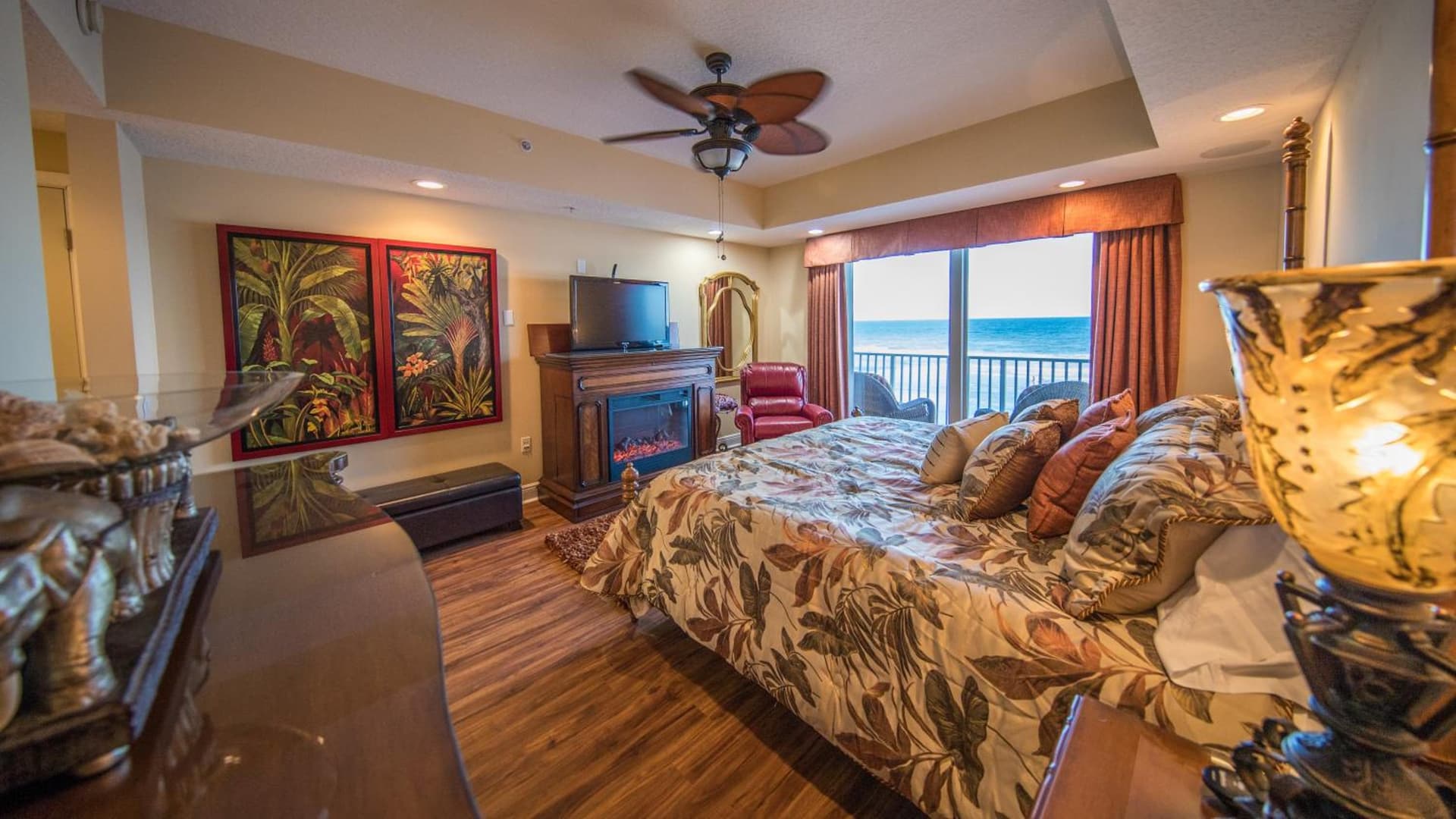 Family Friendly - Direct Oceanfront Sanibel 303 property views in Daytona Beach Shores, FL — gallery photo 3
