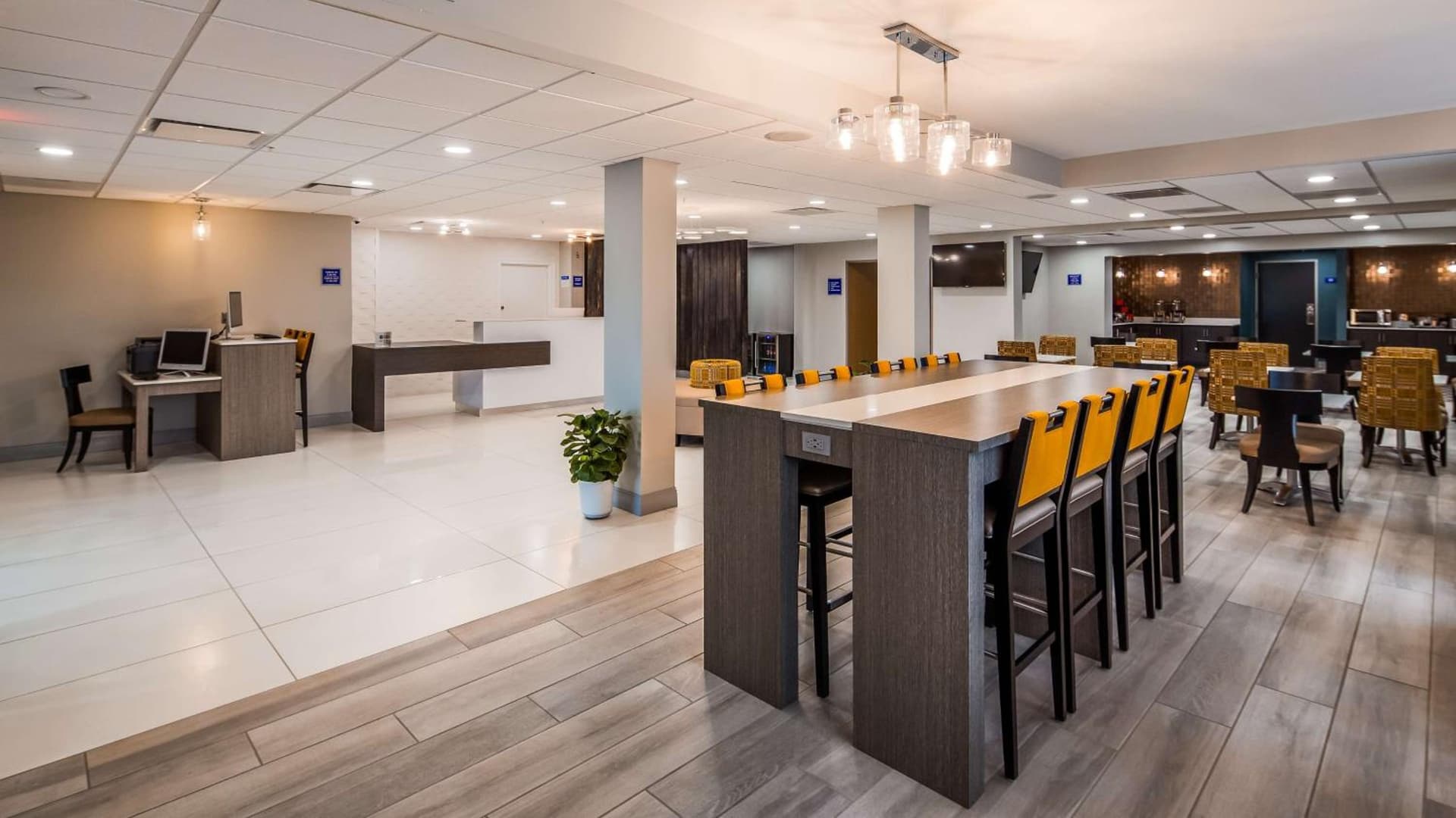 Best Western Plus Bloomington East interior in Bloomington, IL — gallery photo 2