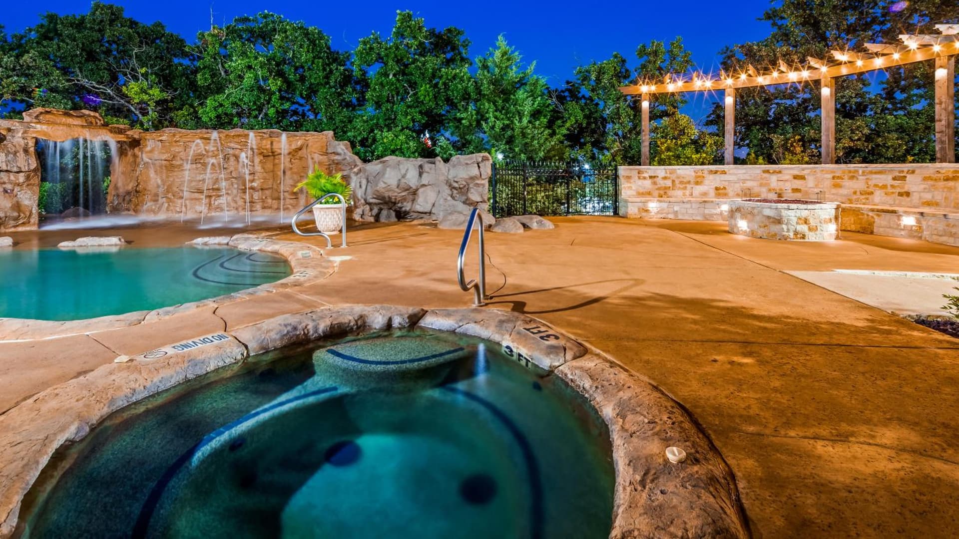 Best Western Premier Crown Chase Inn & Suites gallery photo in Denton, TX — image 37