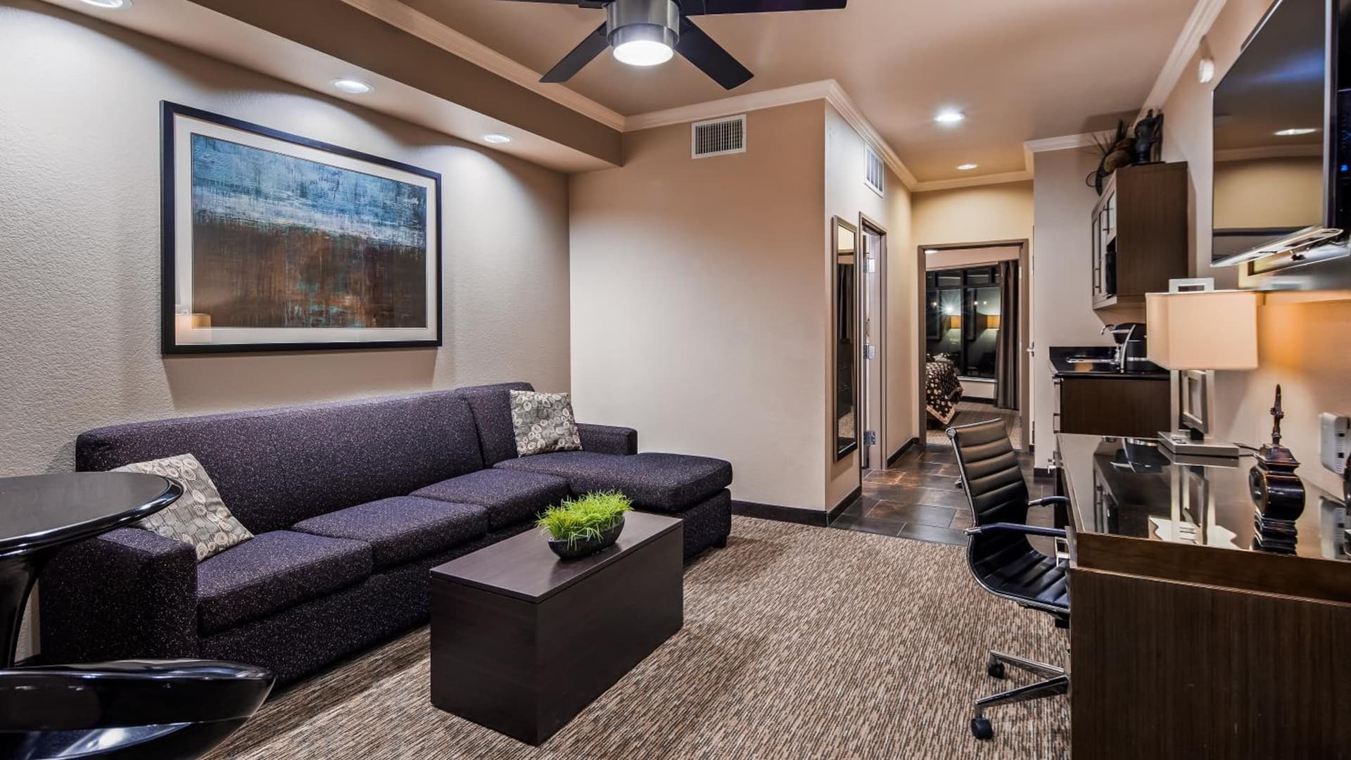 Best Western Premier Crown Chase Inn & Suites gallery photo in Denton, TX — image 11