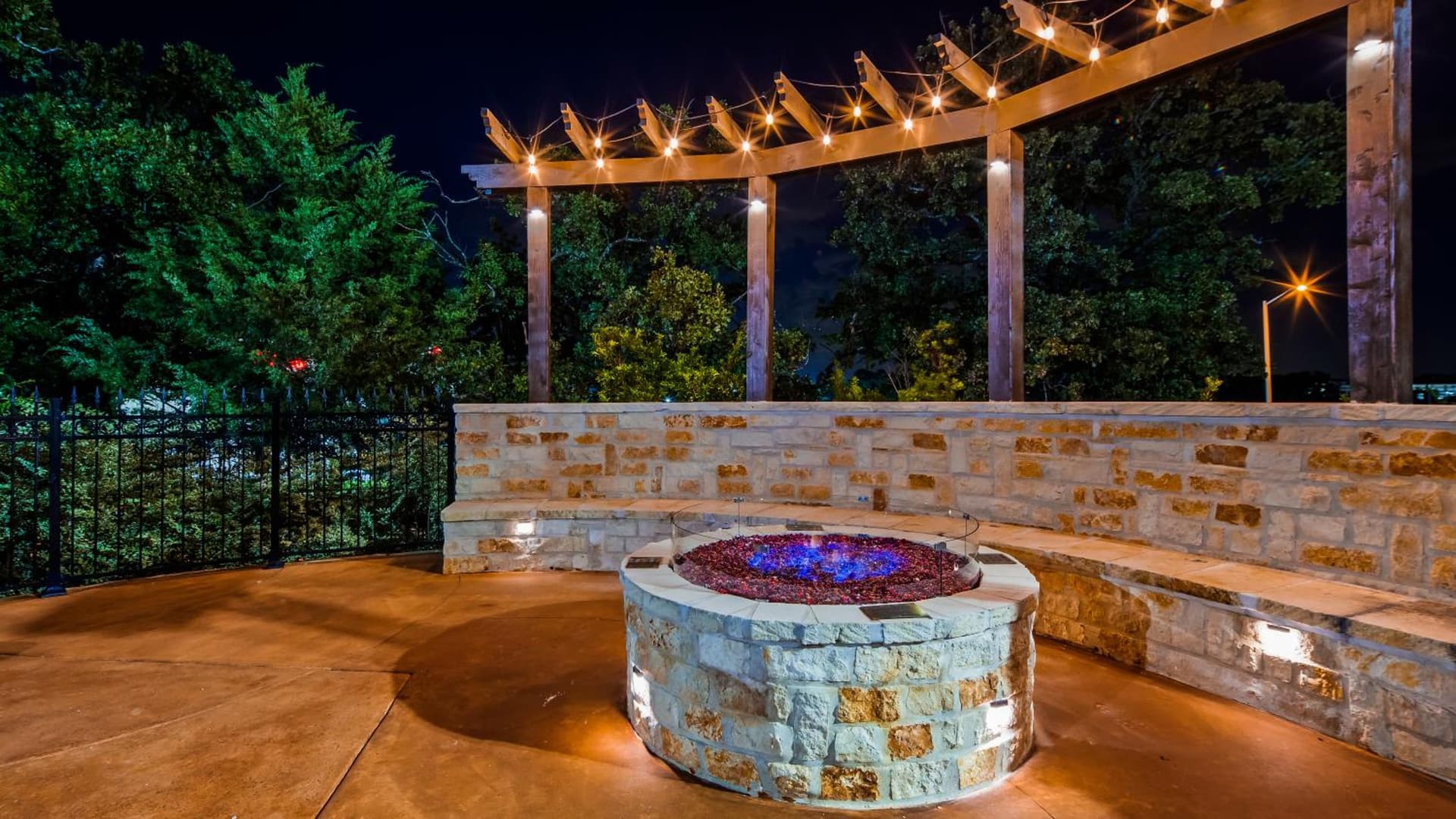Best Western Premier Crown Chase Inn & Suites gallery photo in Denton, TX — image 14
