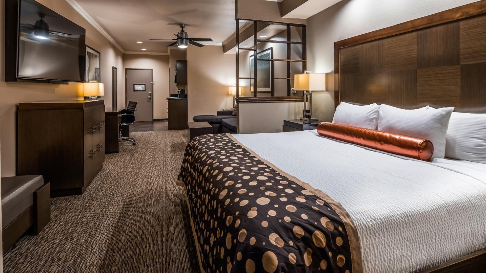 Best Western Premier Crown Chase Inn & Suites gallery photo in Denton, TX — image 38