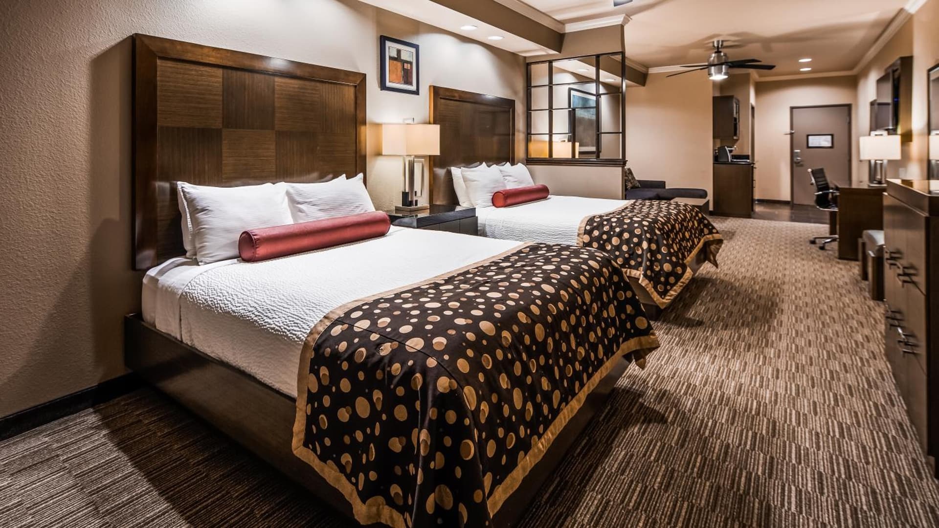 Best Western Premier Crown Chase Inn & Suites gallery photo in Denton, TX — image 10