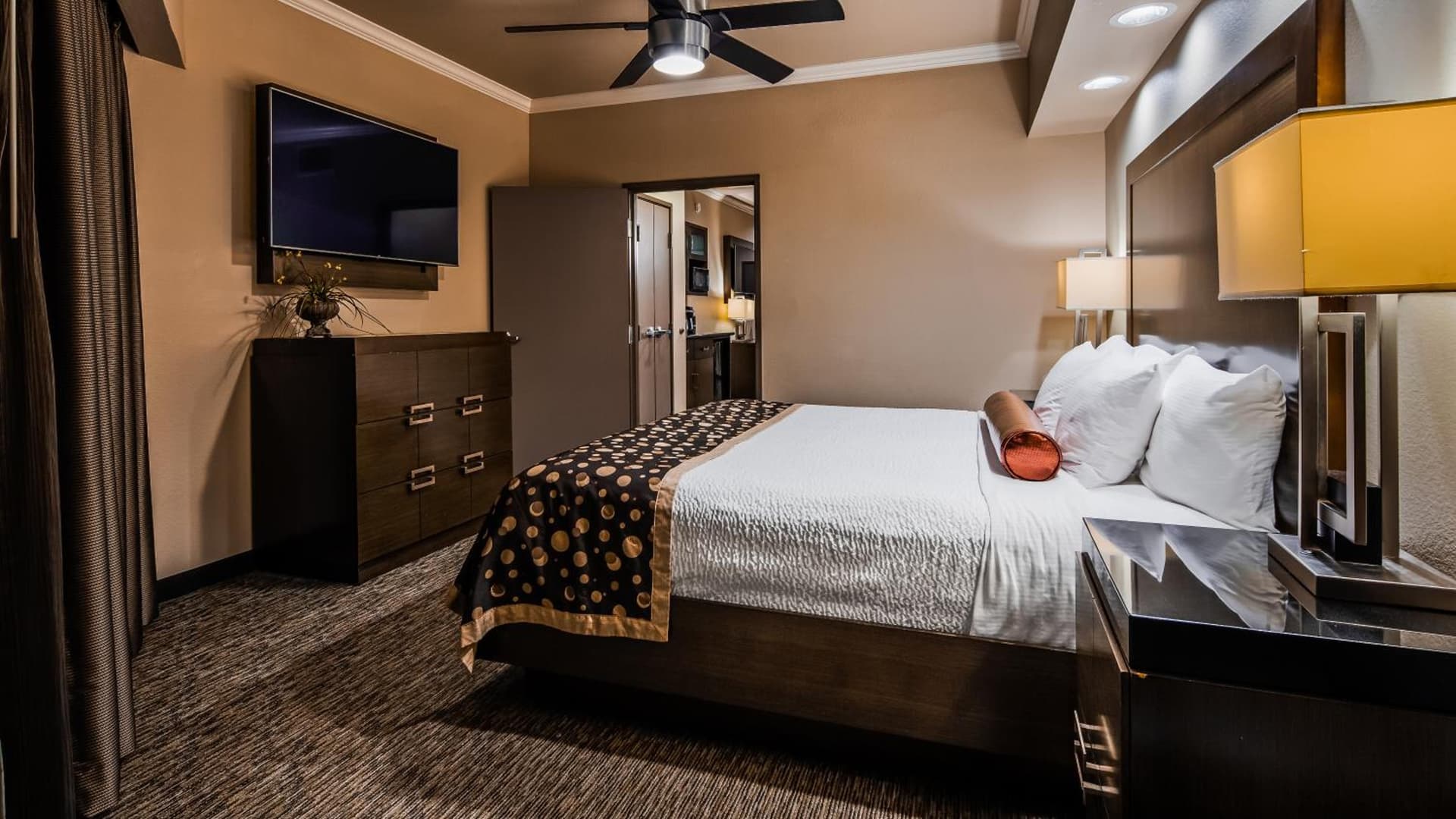 Best Western Premier Crown Chase Inn & Suites gallery photo in Denton, TX — image 22