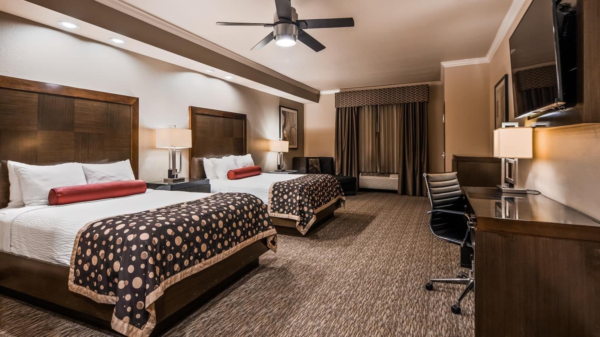Best Western Premier Crown Chase Inn & Suites gallery photo in Denton, TX — image 4