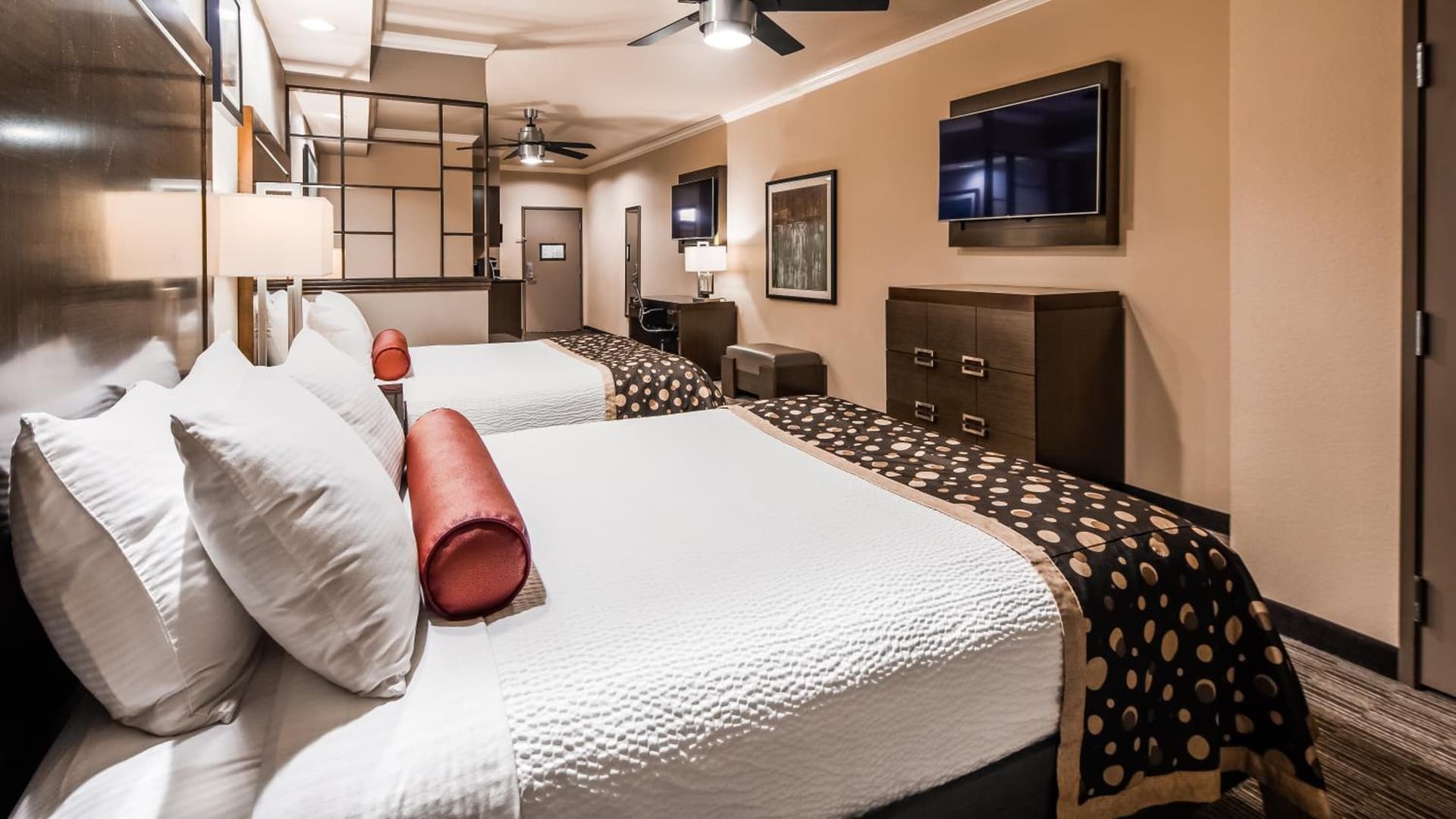 Best Western Premier Crown Chase Inn & Suites gallery photo in Denton, TX — image 12